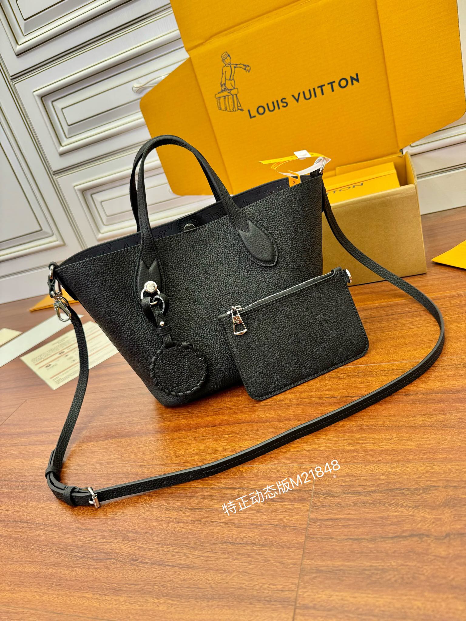 LV M21848 BLOSSOM 小號手袋¥2,260.00-頂級1:1精品高仿包包香港台灣批發價格推薦微信哪裡買