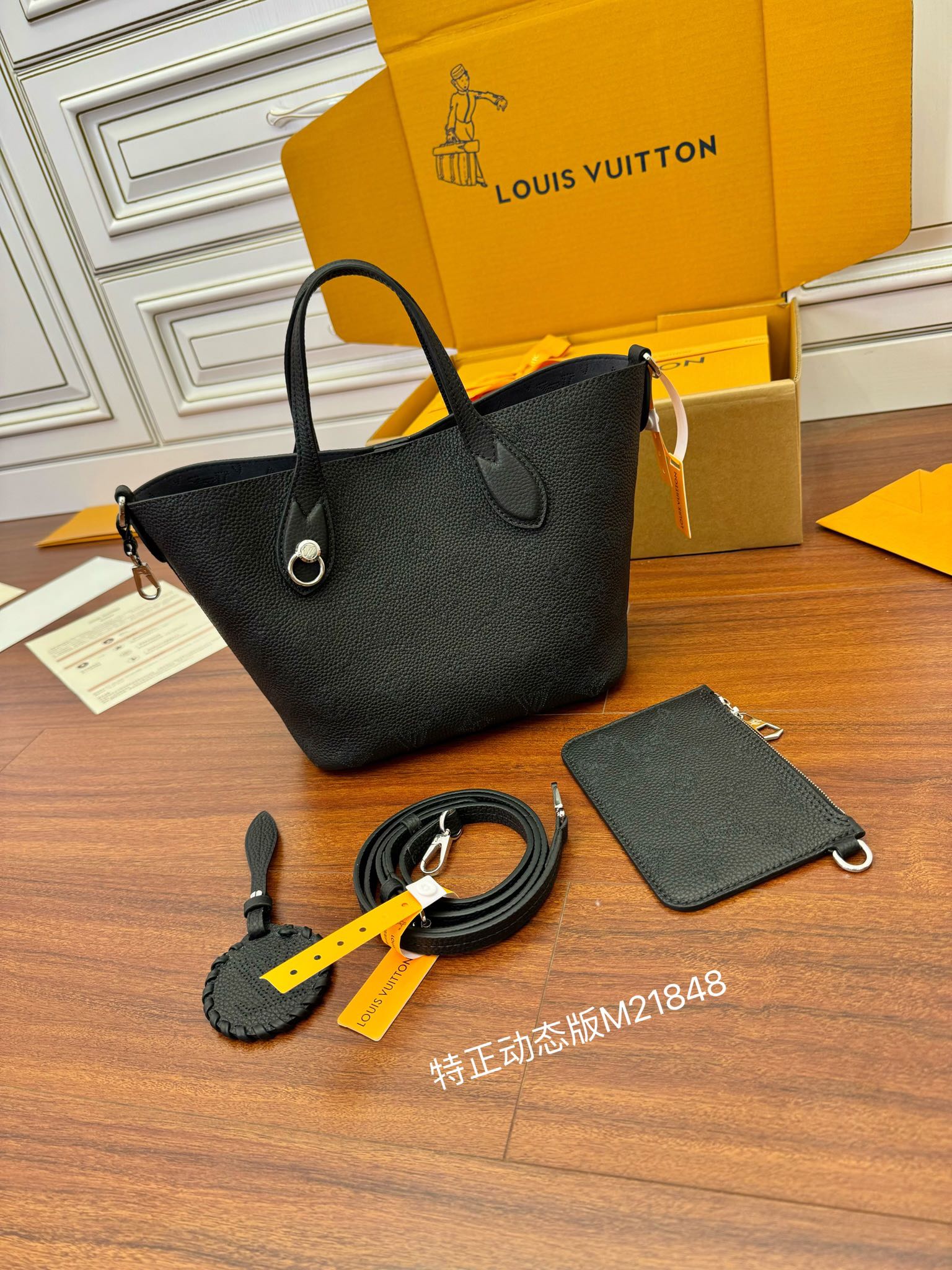 LV M21848 BLOSSOM 小號手袋¥2,260.00-頂級1:1精品高仿包包香港台灣批發價格推薦微信哪裡買