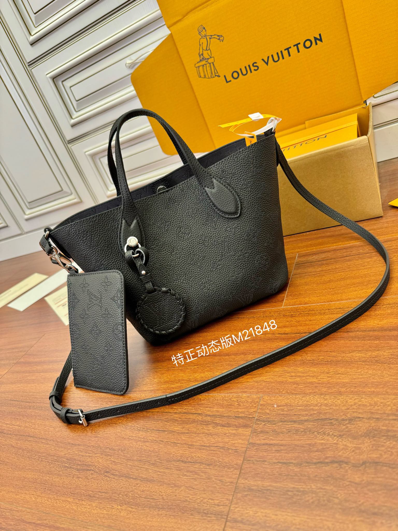 LV M21848 BLOSSOM 小號手袋¥2,260.00-頂級1:1精品高仿包包香港台灣批發價格推薦微信哪裡買