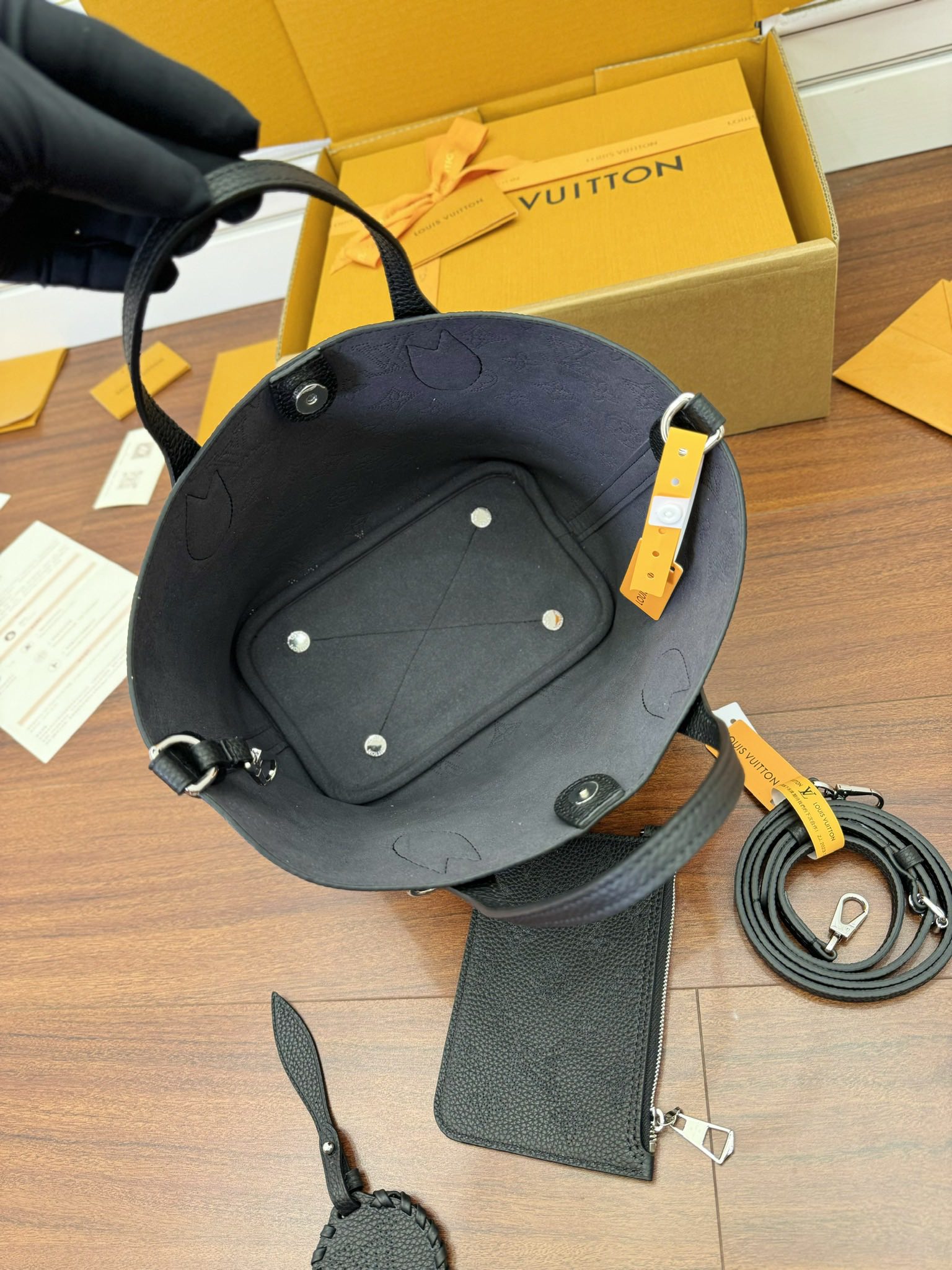 LV M21848 BLOSSOM 小號手袋¥2,260.00-頂級1:1精品高仿包包香港台灣批發價格推薦微信哪裡買