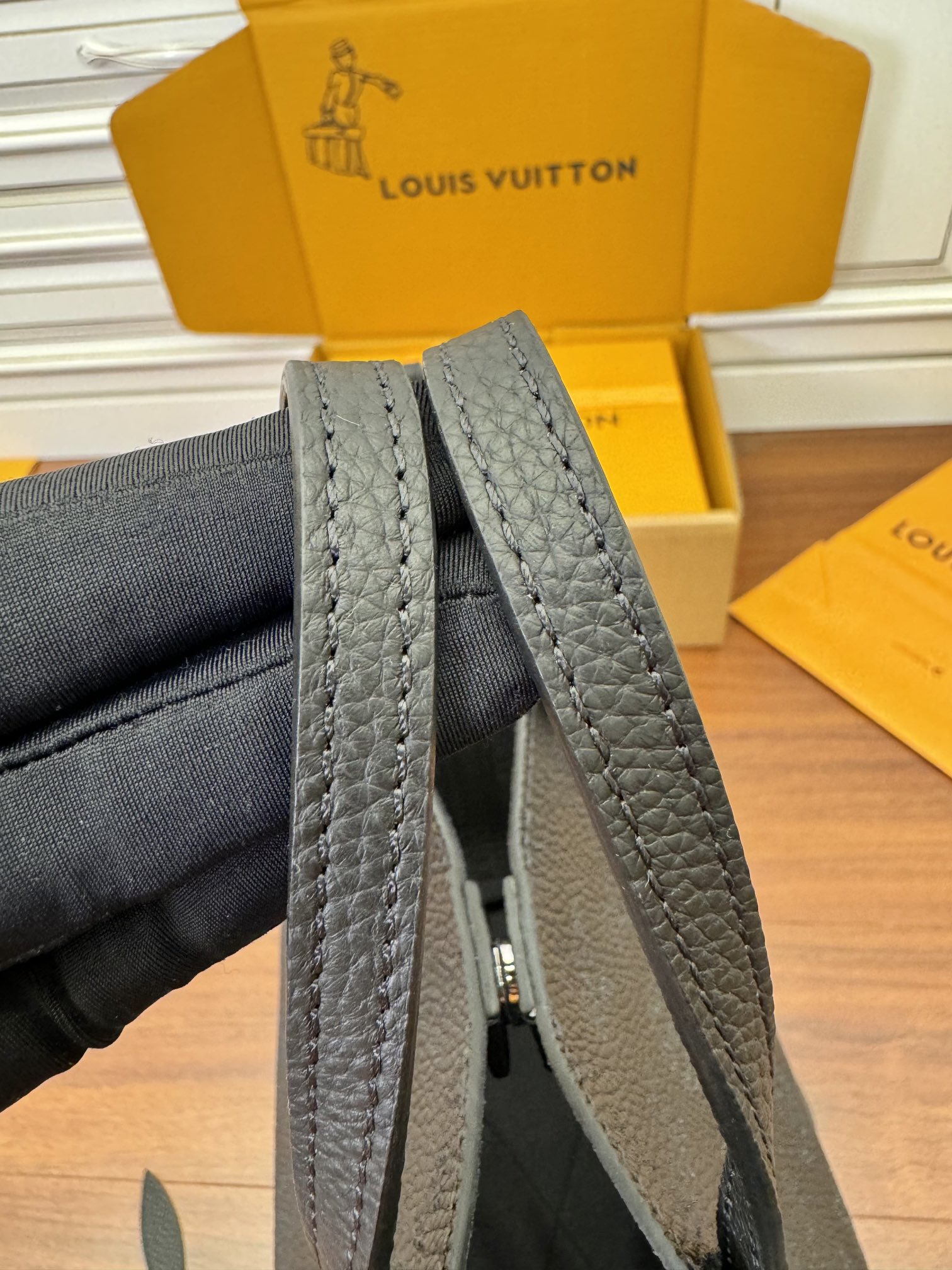 LV M21848 BLOSSOM 小號手袋¥2,260.00-頂級1:1精品高仿包包香港台灣批發價格推薦微信哪裡買