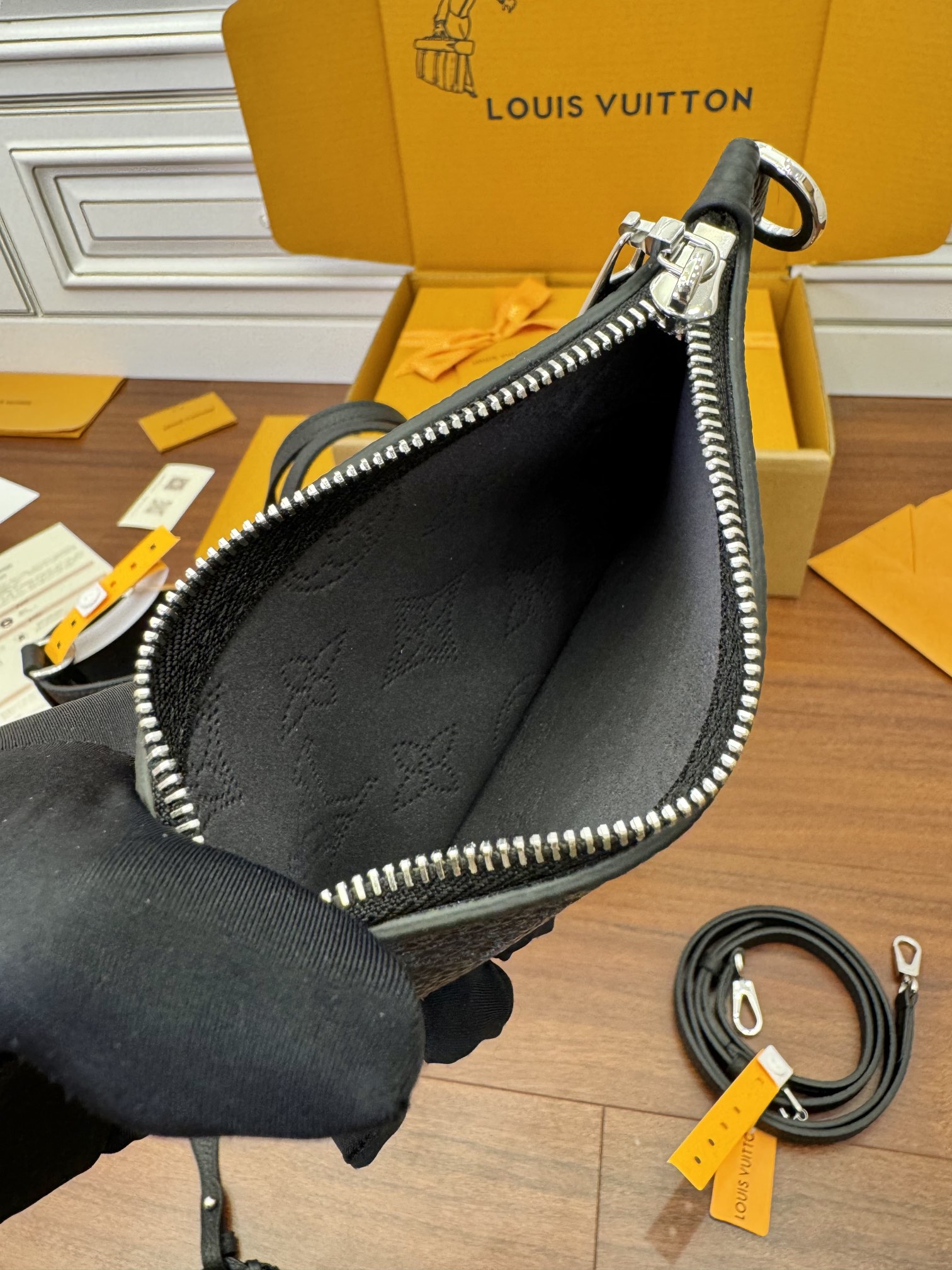 LV M21848 BLOSSOM 小號手袋¥2,260.00-頂級1:1精品高仿包包香港台灣批發價格推薦微信哪裡買