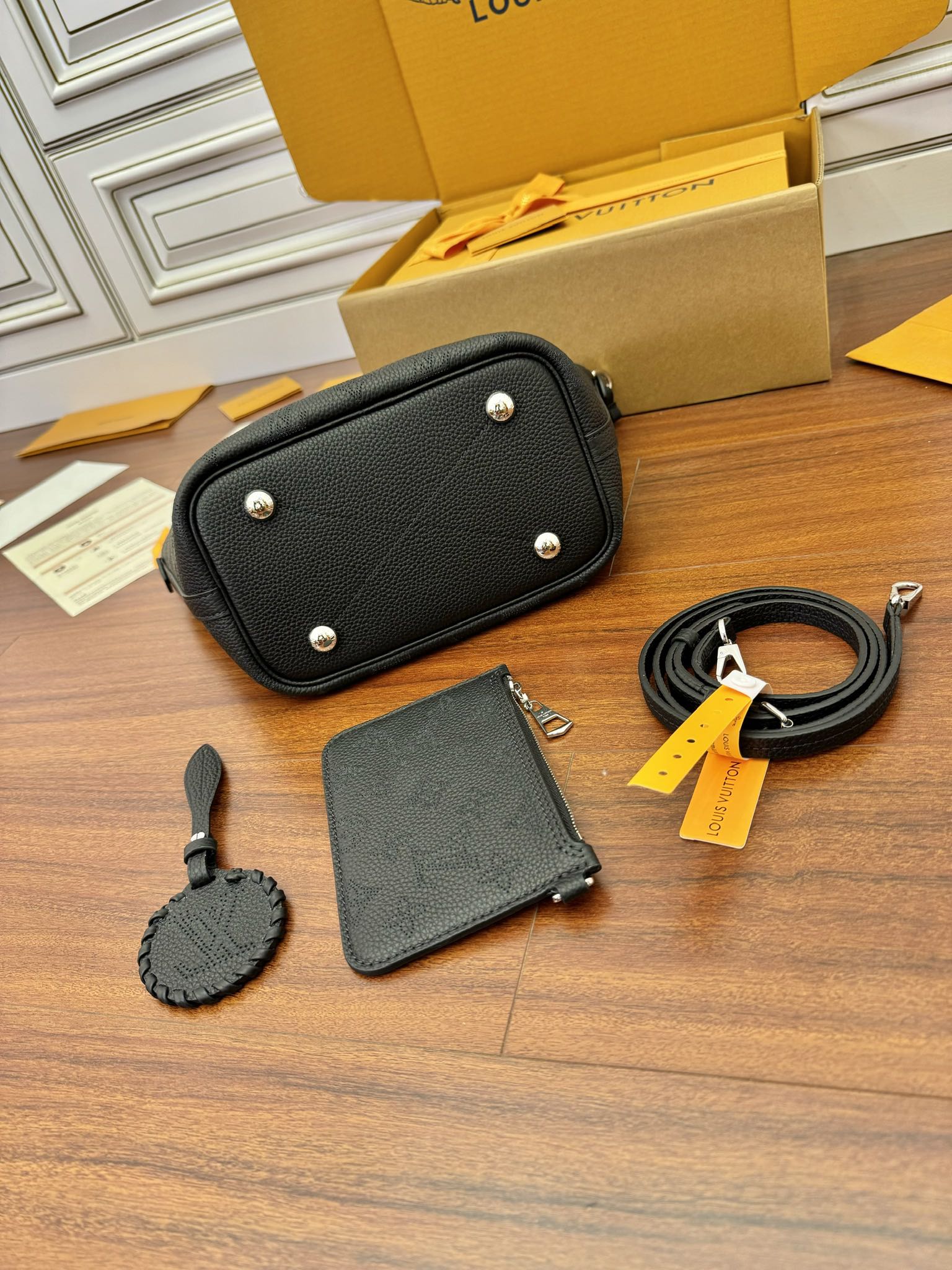 LV M21848 BLOSSOM 小號手袋¥2,260.00-頂級1:1精品高仿包包香港台灣批發價格推薦微信哪裡買