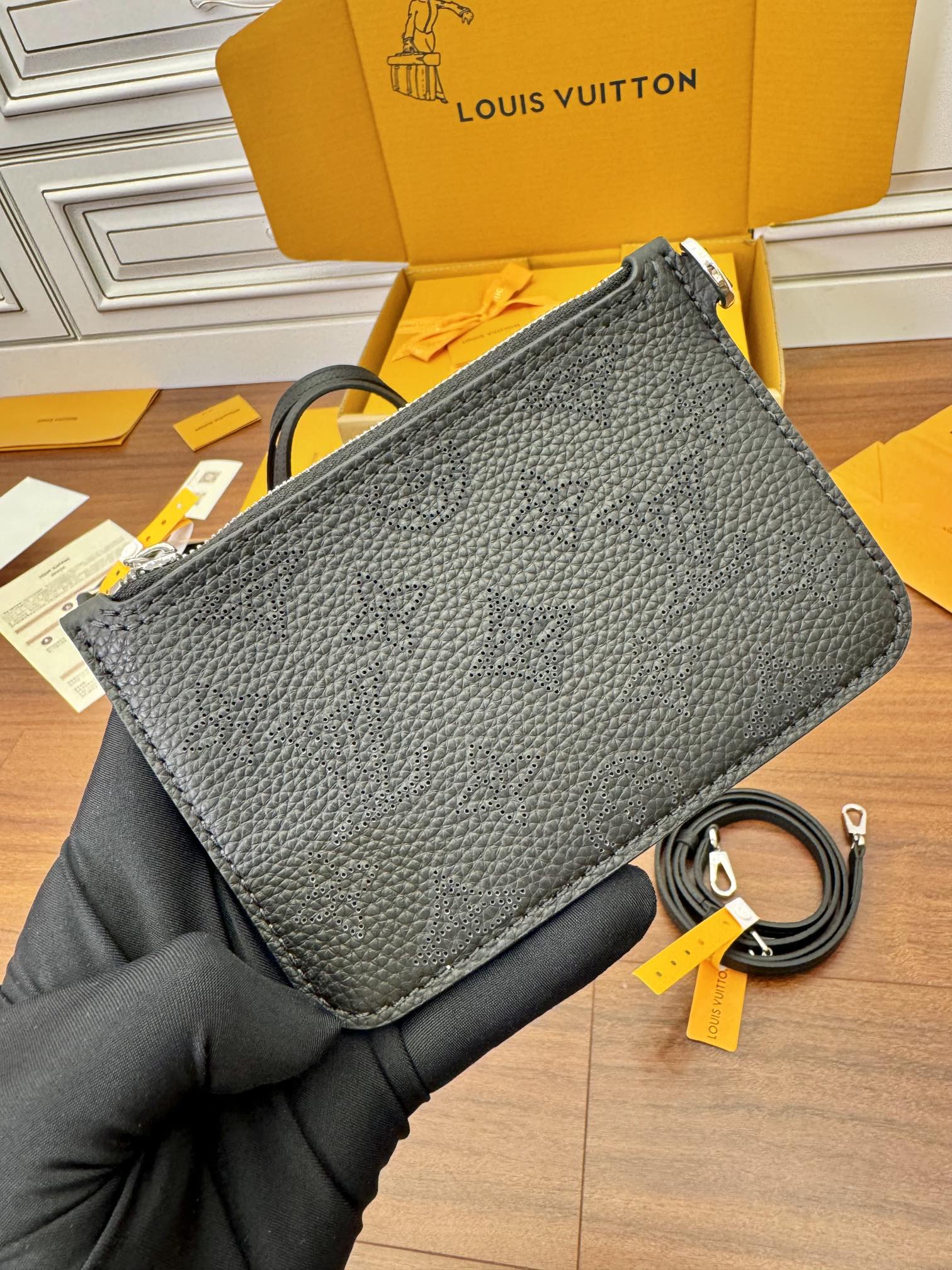 LV M21848 BLOSSOM 小號手袋¥2,260.00-頂級1:1精品高仿包包香港台灣批發價格推薦微信哪裡買