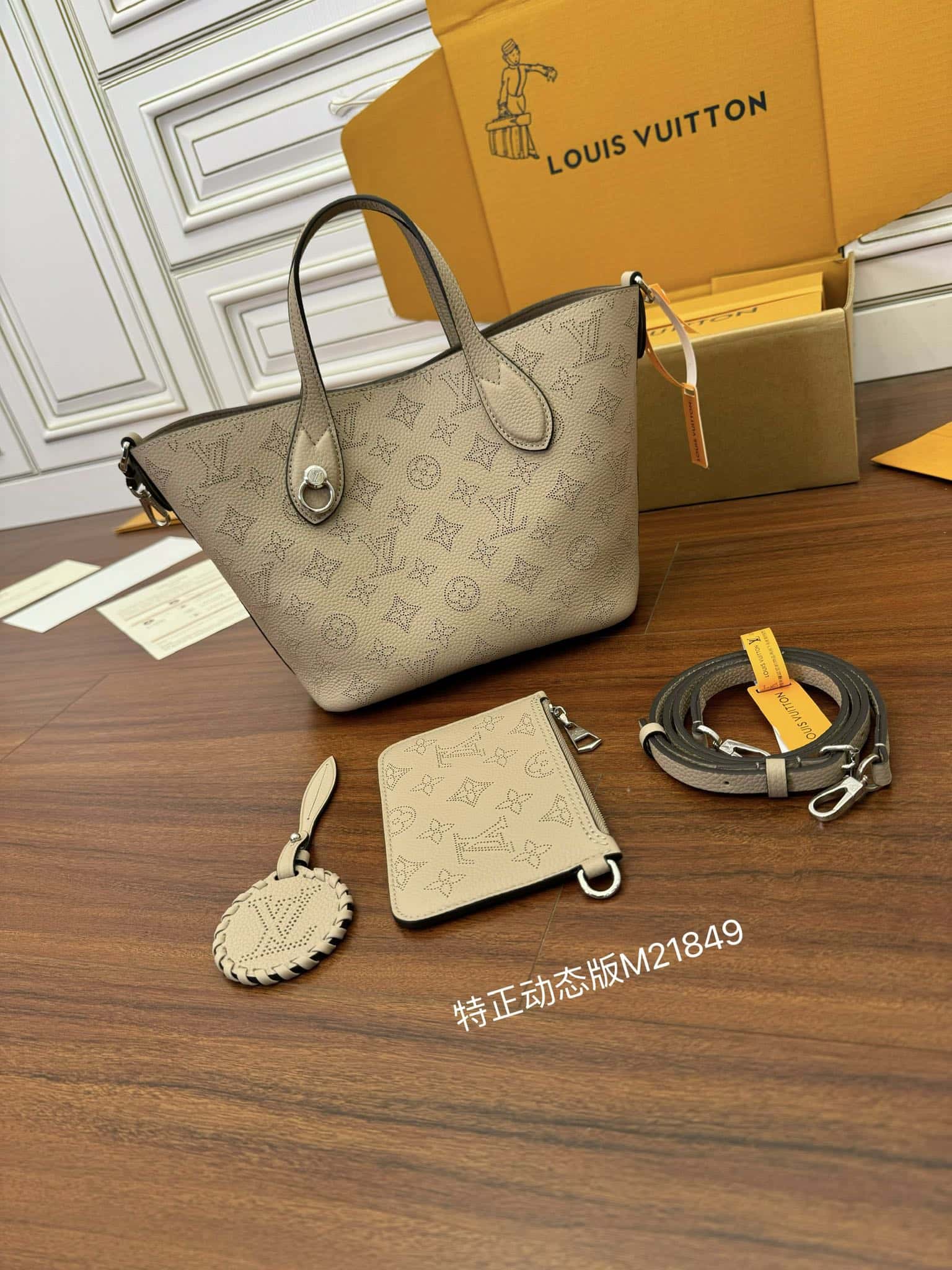 LV M21849 BLOSSOM 小號手袋¥2480.00-頂級1:1精品高仿包包香港台灣批發價格推薦微信哪裡買
