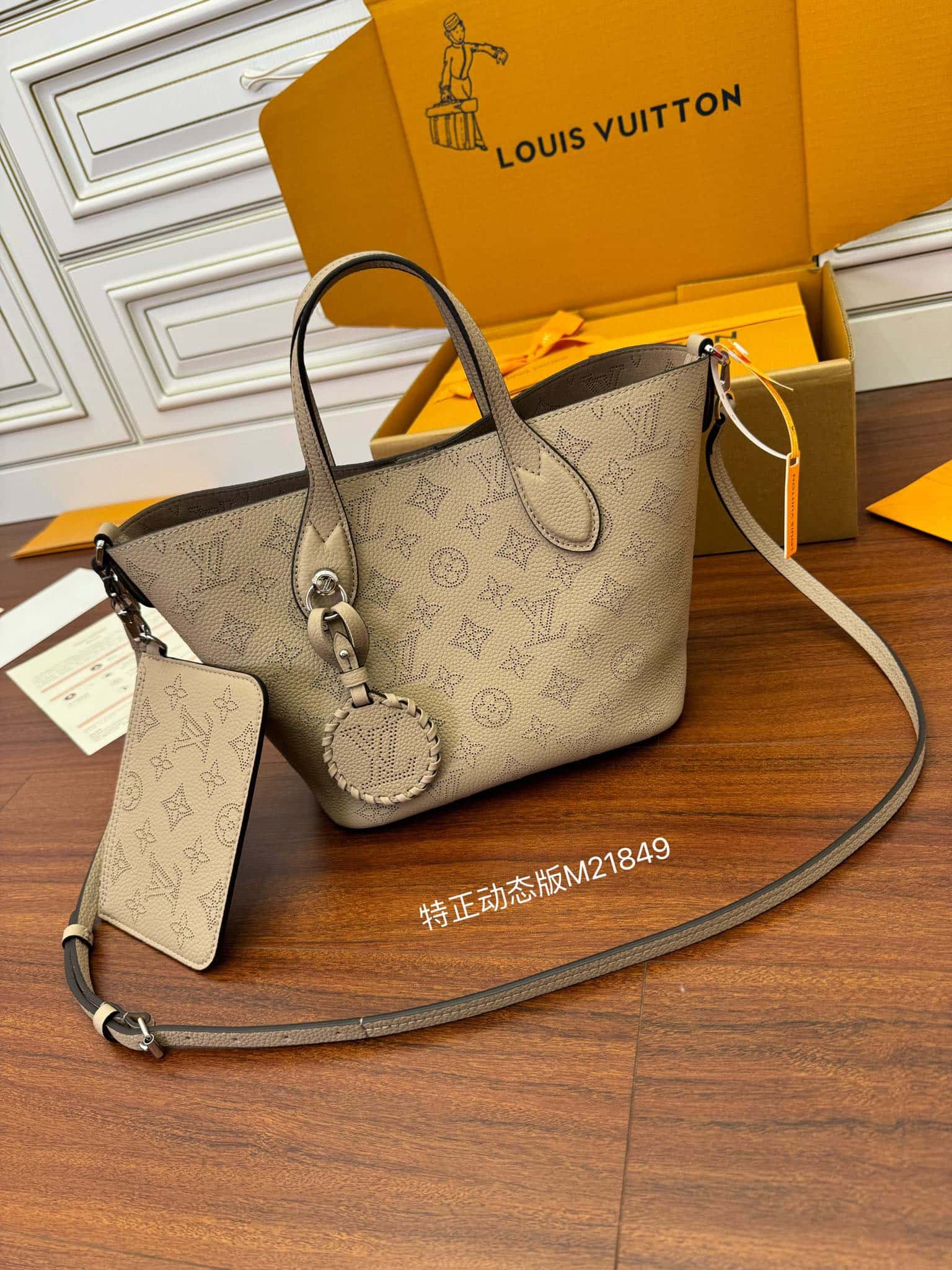 LV M21849 BLOSSOM 小號手袋¥2480.00-頂級1:1精品高仿包包香港台灣批發價格推薦微信哪裡買