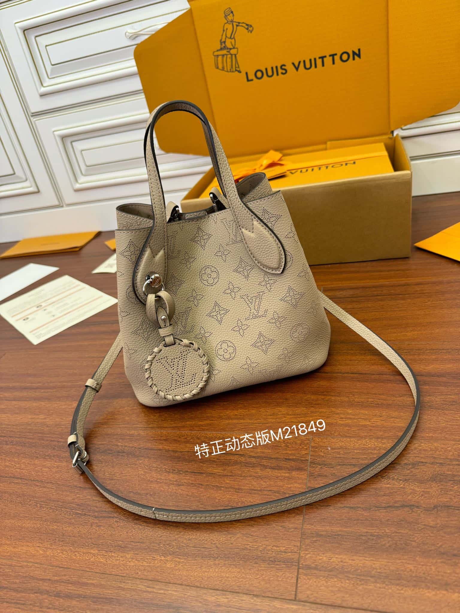 LV M21849 BLOSSOM 小號手袋¥2480.00-頂級1:1精品高仿包包香港台灣批發價格推薦微信哪裡買