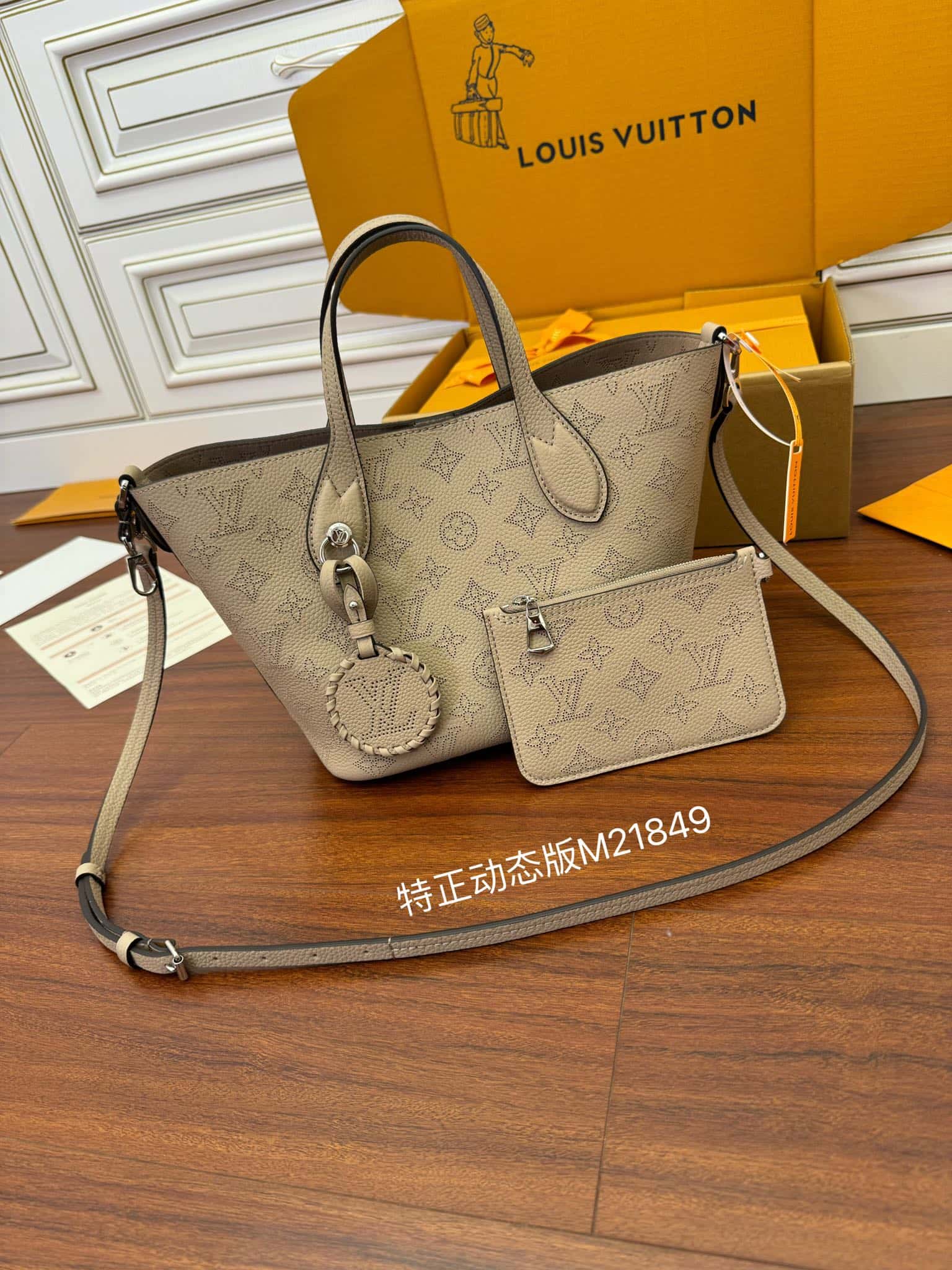 LV M21849 BLOSSOM 小號手袋¥2480.00-頂級1:1精品高仿包包香港台灣批發價格推薦微信哪裡買