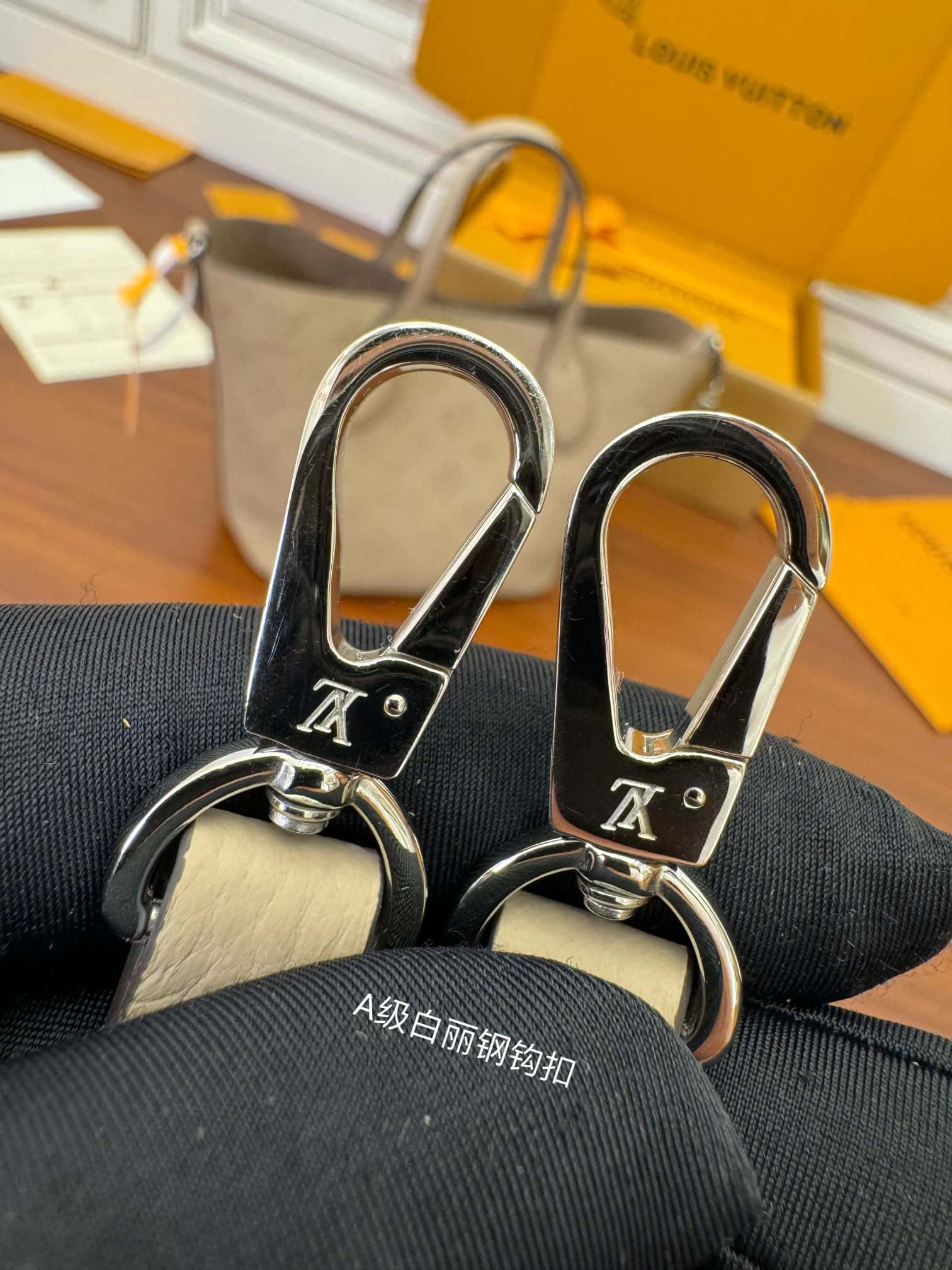 LV M21849 BLOSSOM 小號手袋¥2480.00-頂級1:1精品高仿包包香港台灣批發價格推薦微信哪裡買