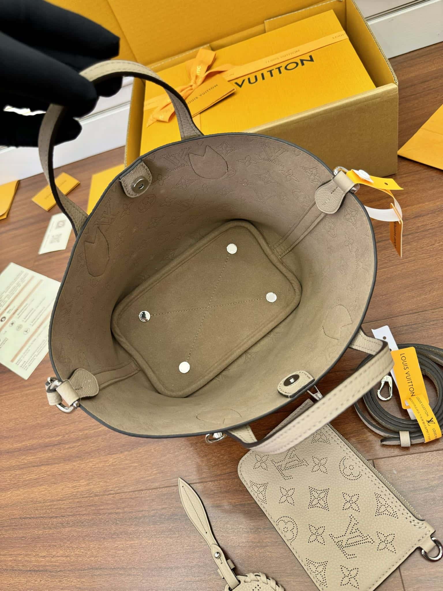 LV M21849 BLOSSOM 小號手袋¥2480.00-頂級1:1精品高仿包包香港台灣批發價格推薦微信哪裡買