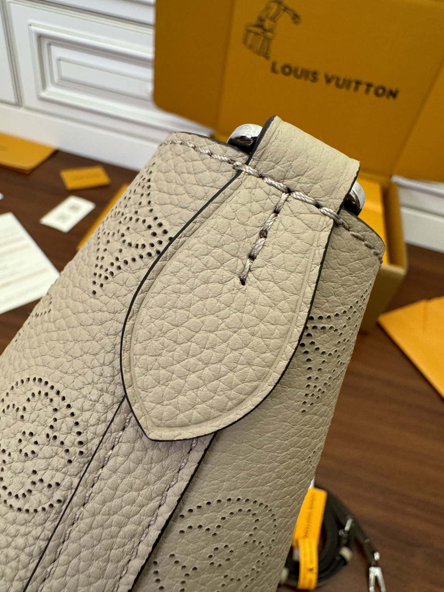 LV M21849 BLOSSOM 小號手袋¥2480.00-頂級1:1精品高仿包包香港台灣批發價格推薦微信哪裡買