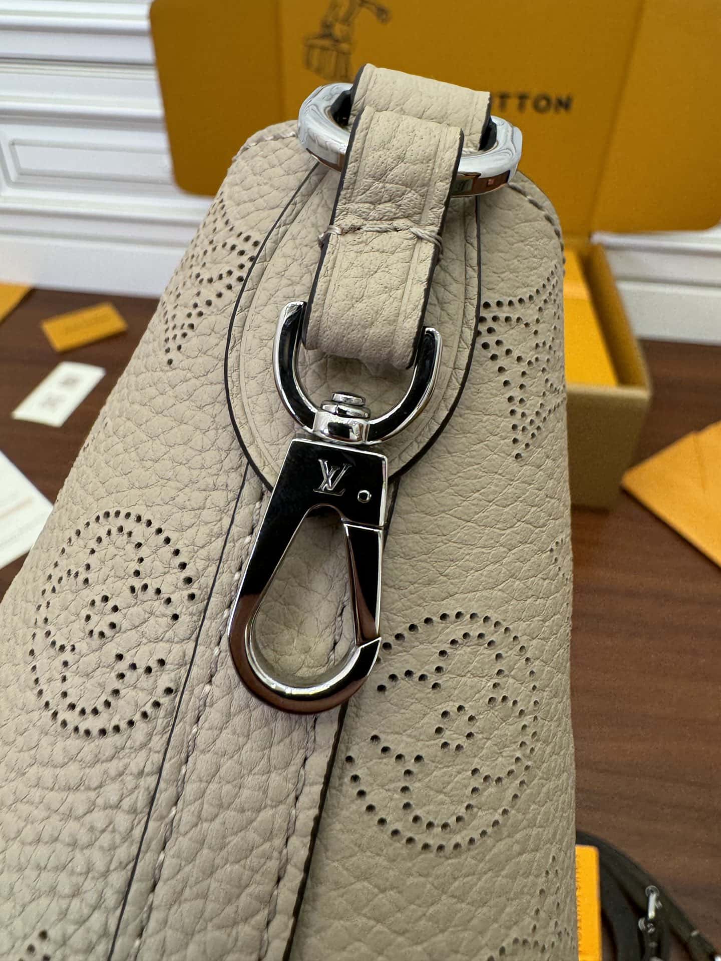 LV M21849 BLOSSOM 小號手袋¥2480.00-頂級1:1精品高仿包包香港台灣批發價格推薦微信哪裡買