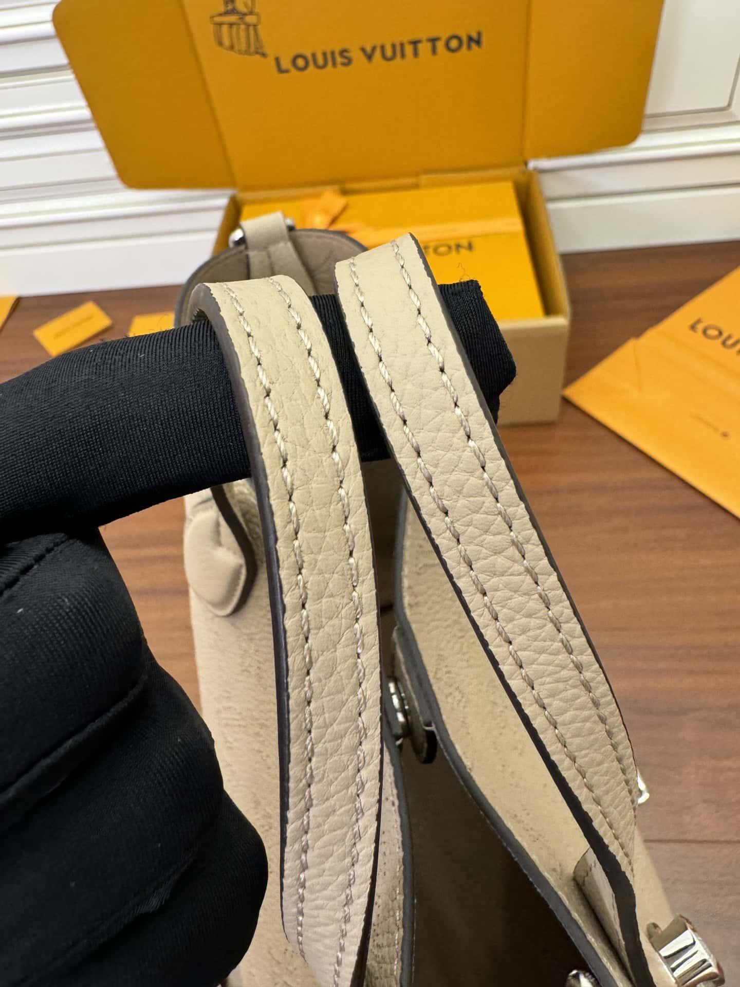 LV M21849 BLOSSOM 小號手袋¥2480.00-頂級1:1精品高仿包包香港台灣批發價格推薦微信哪裡買