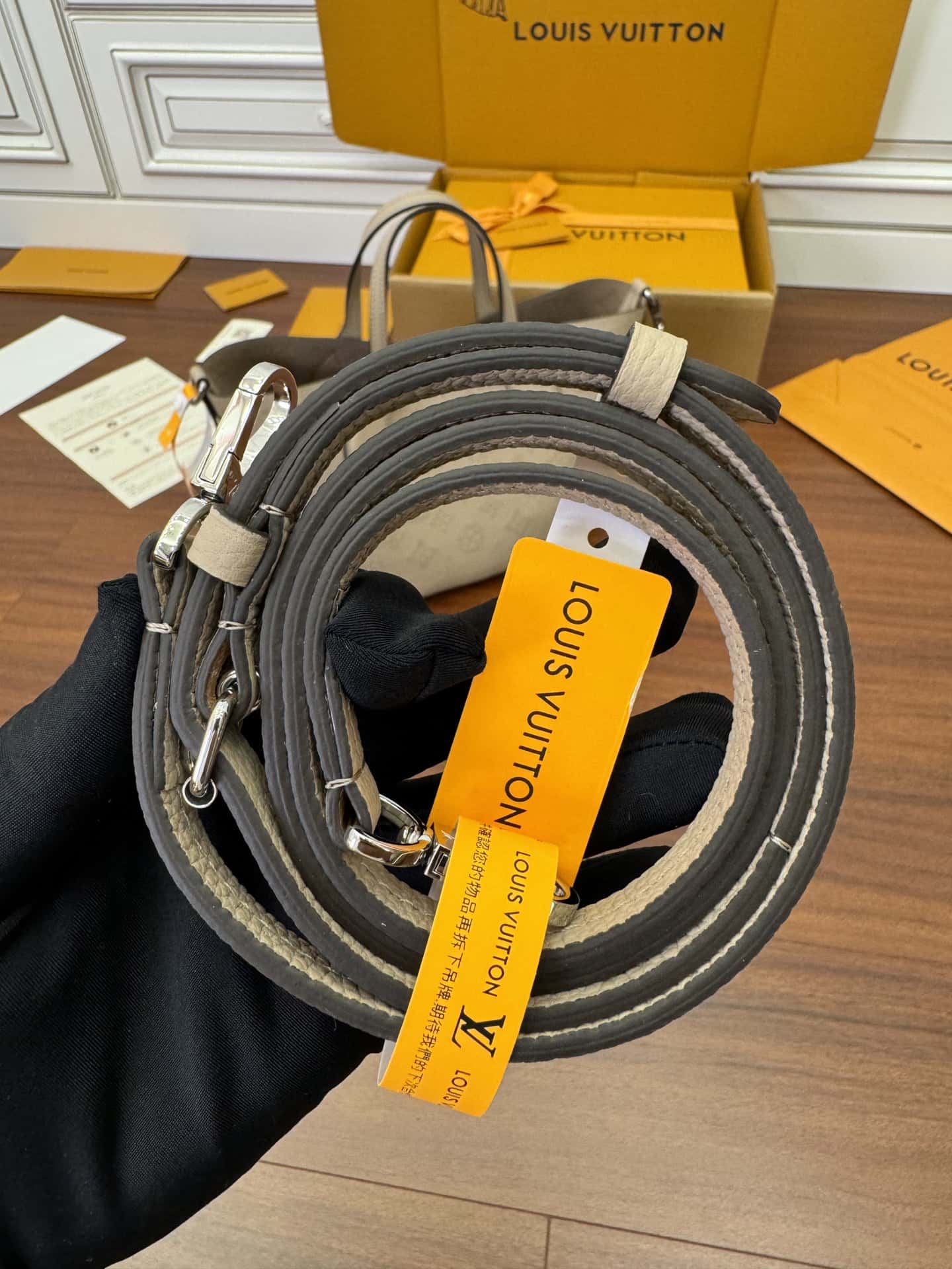 LV M21849 BLOSSOM 小號手袋¥2480.00-頂級1:1精品高仿包包香港台灣批發價格推薦微信哪裡買