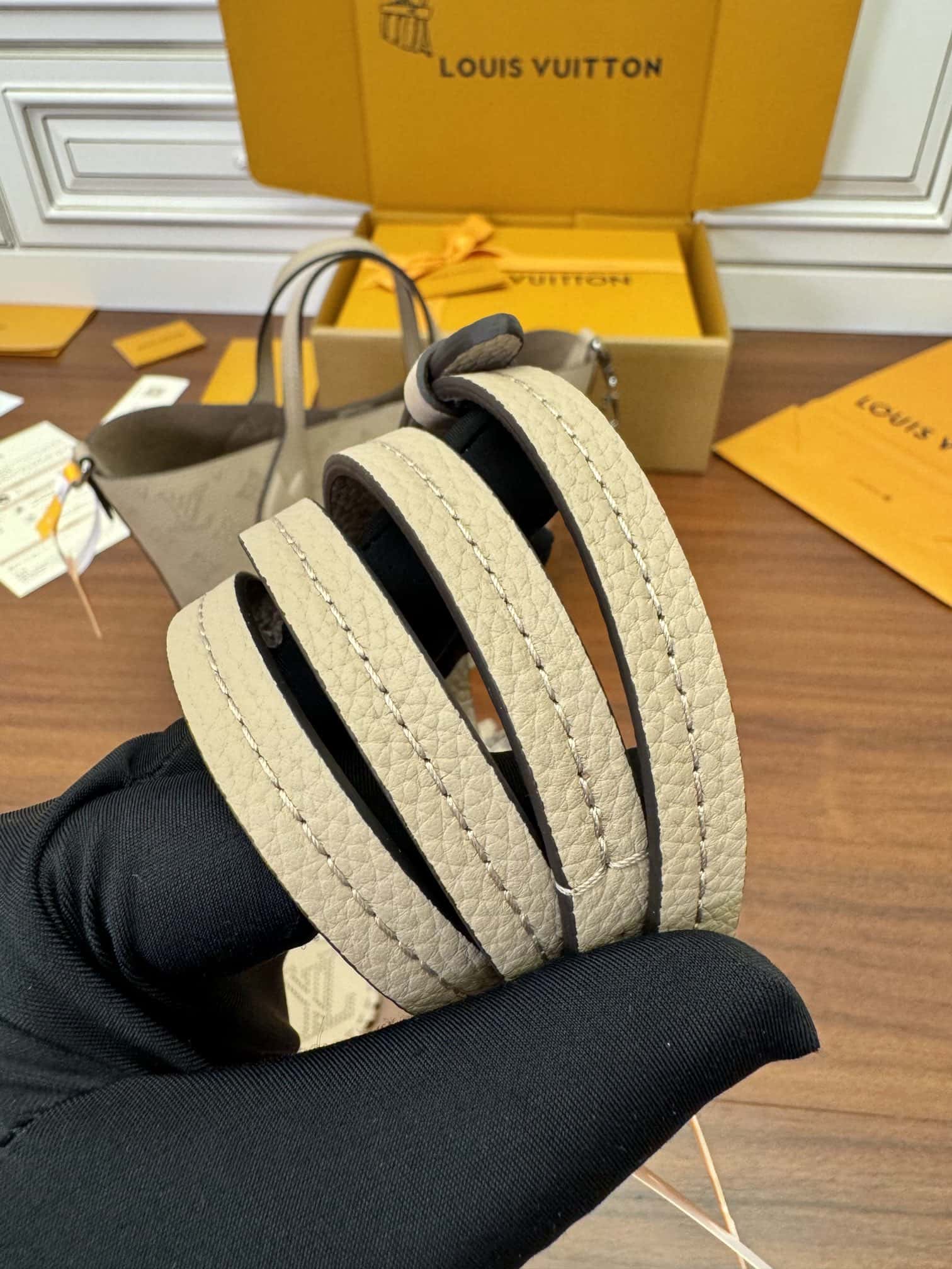 LV M21849 BLOSSOM 小號手袋¥2480.00-頂級1:1精品高仿包包香港台灣批發價格推薦微信哪裡買