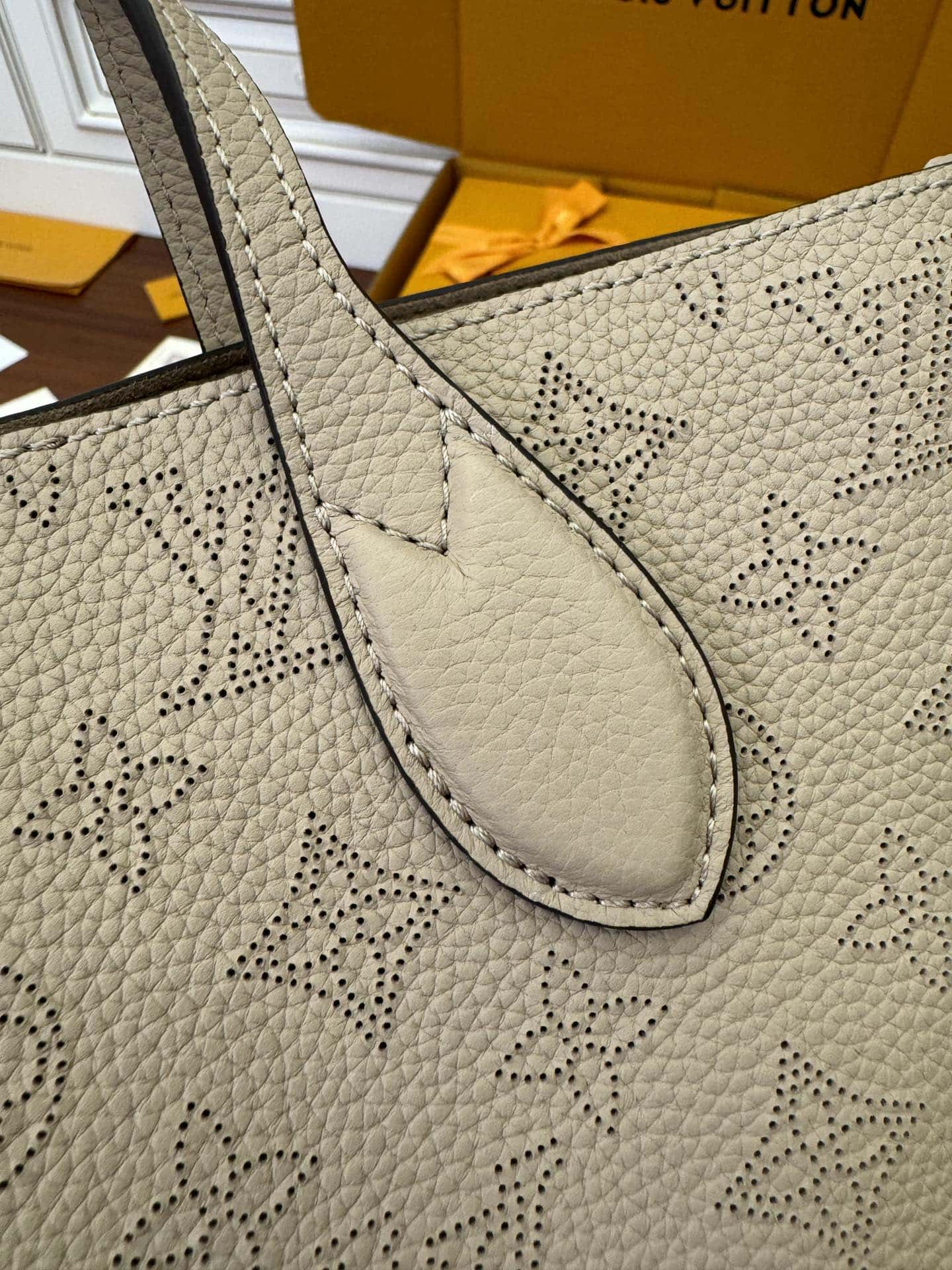 LV M21849 BLOSSOM 小號手袋¥2480.00-頂級1:1精品高仿包包香港台灣批發價格推薦微信哪裡買