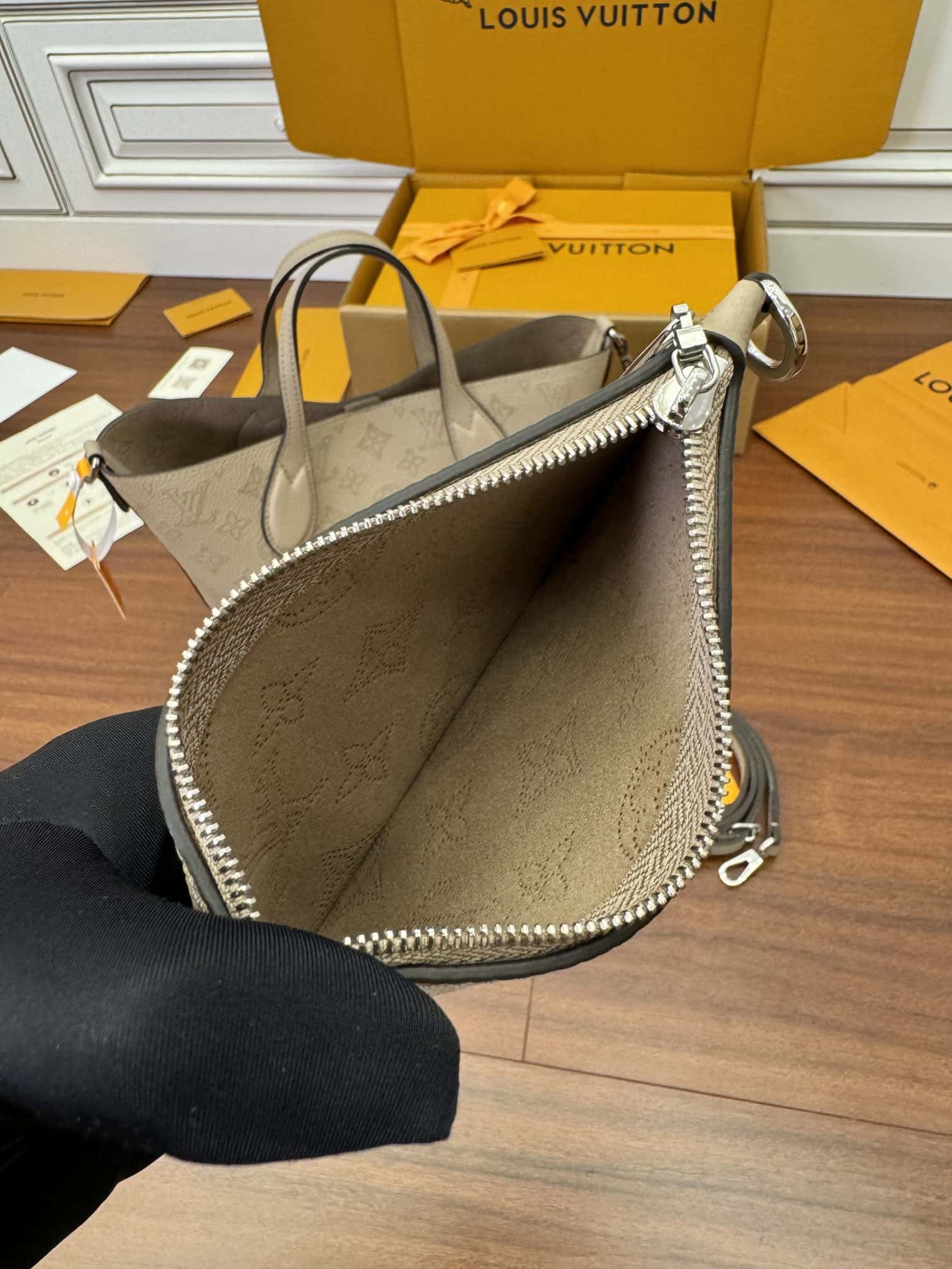 LV M21849 BLOSSOM 小號手袋¥2480.00-頂級1:1精品高仿包包香港台灣批發價格推薦微信哪裡買