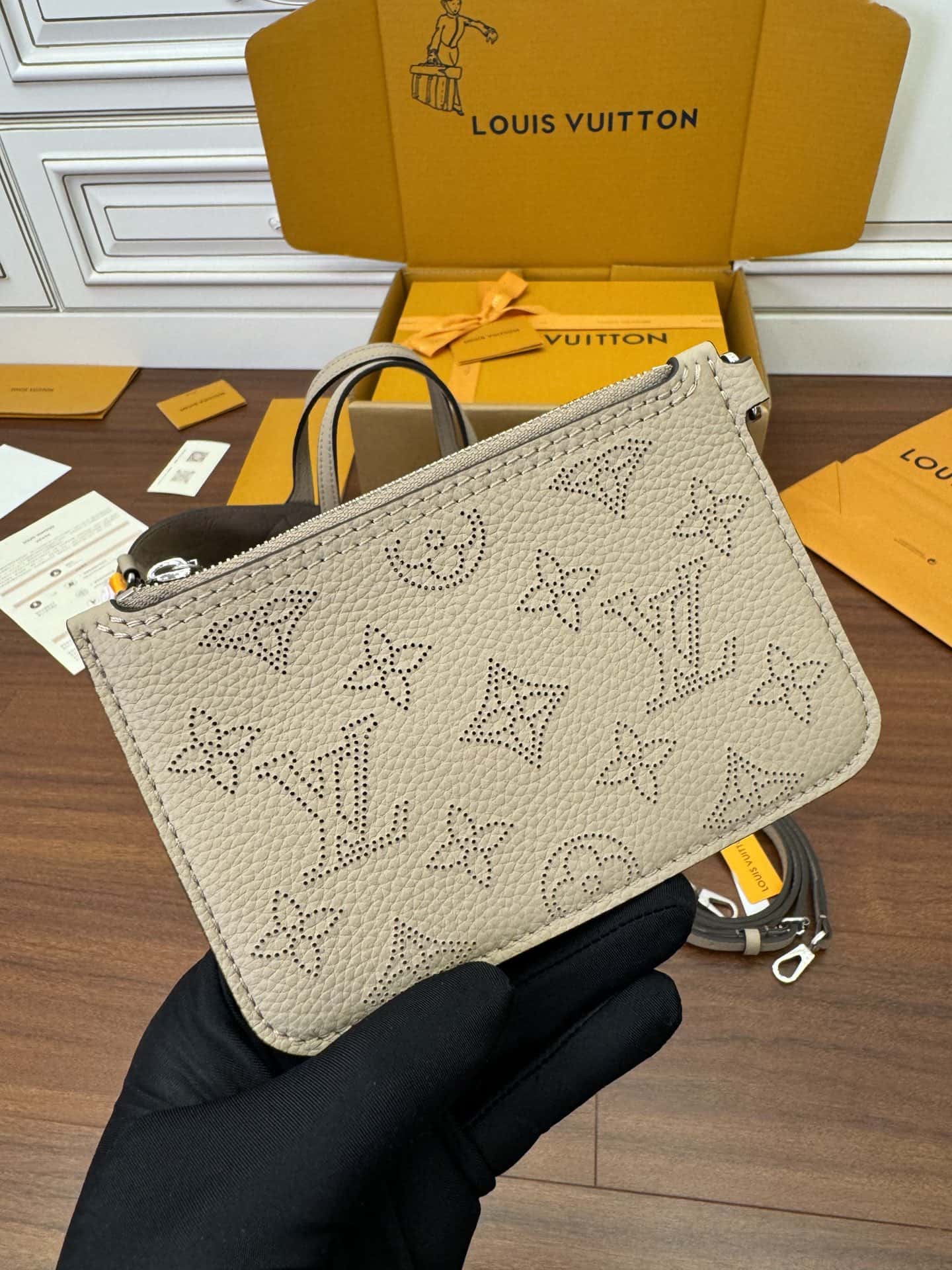 LV M21849 BLOSSOM 小號手袋¥2480.00-頂級1:1精品高仿包包香港台灣批發價格推薦微信哪裡買