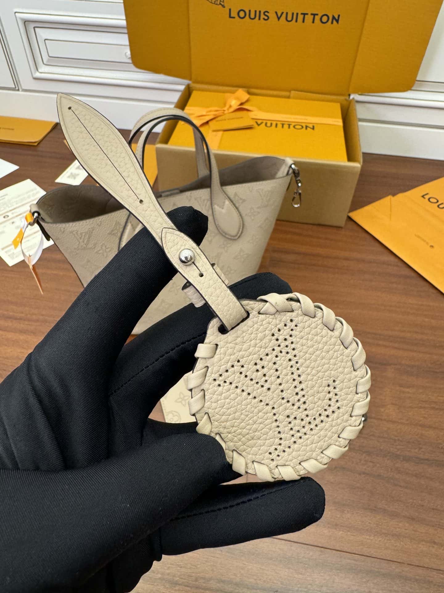 LV M21849 BLOSSOM 小號手袋¥2480.00-頂級1:1精品高仿包包香港台灣批發價格推薦微信哪裡買