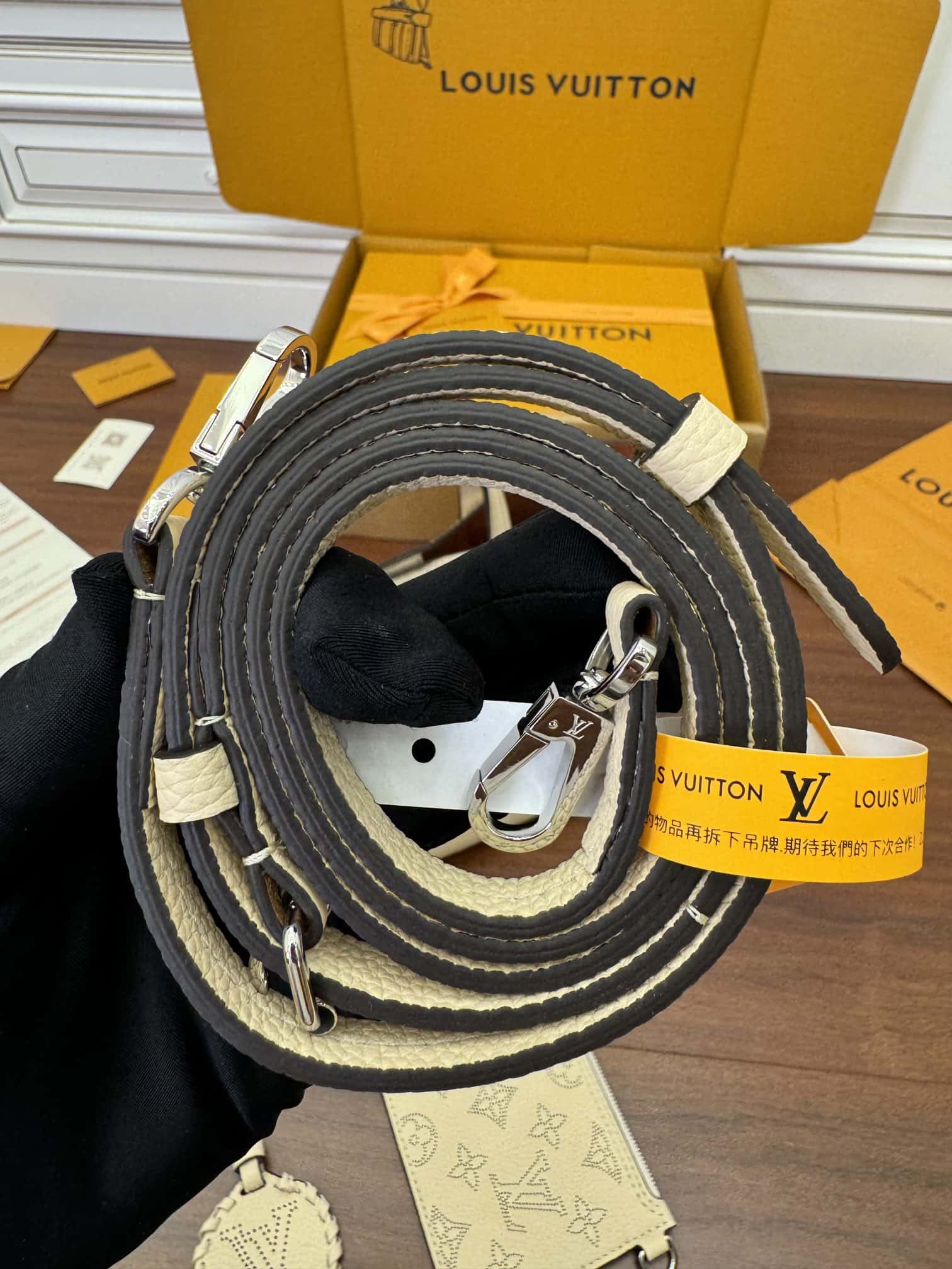 LV意大利A級皮料 M21909 BLOSSOM 小號手袋¥2480.00-頂級1:1精品高仿包包香港台灣批發價格推薦微信哪裡買