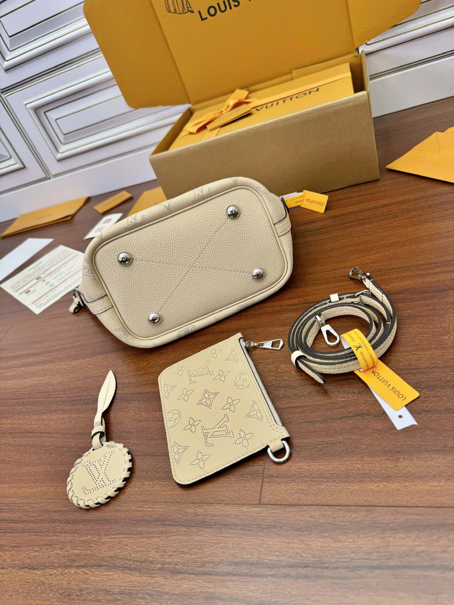 LV意大利A級皮料 M21909 BLOSSOM 小號手袋¥2480.00-頂級1:1精品高仿包包香港台灣批發價格推薦微信哪裡買