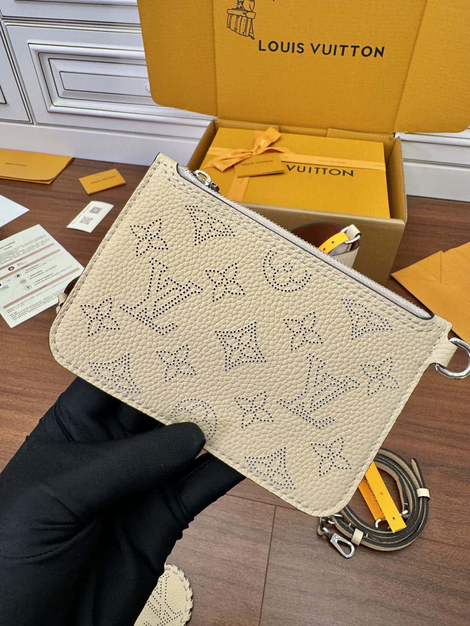 LV意大利A級皮料 M21909 BLOSSOM 小號手袋¥2480.00-頂級1:1精品高仿包包香港台灣批發價格推薦微信哪裡買