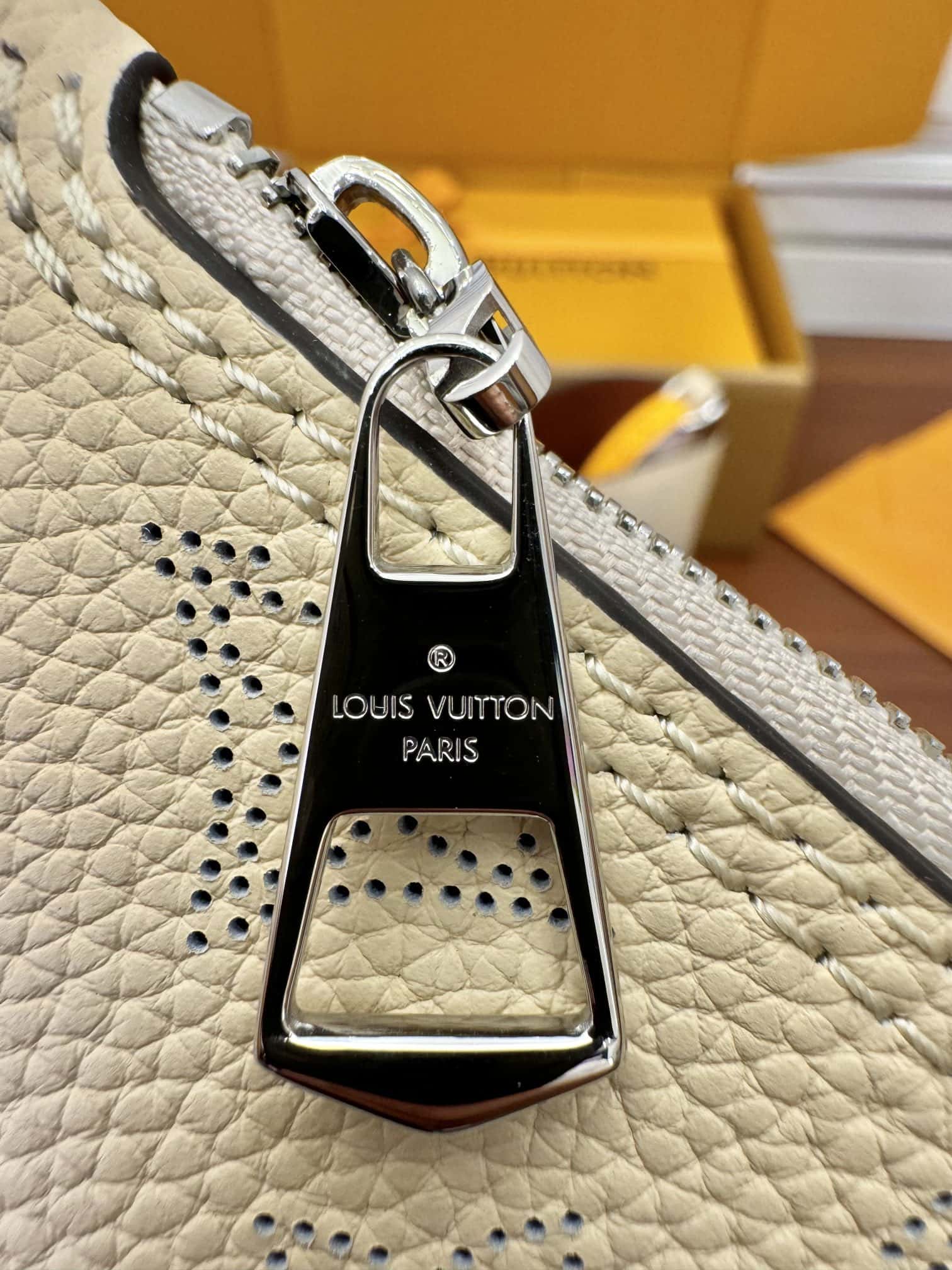 LV意大利A級皮料 M21909 BLOSSOM 小號手袋¥2480.00-頂級1:1精品高仿包包香港台灣批發價格推薦微信哪裡買