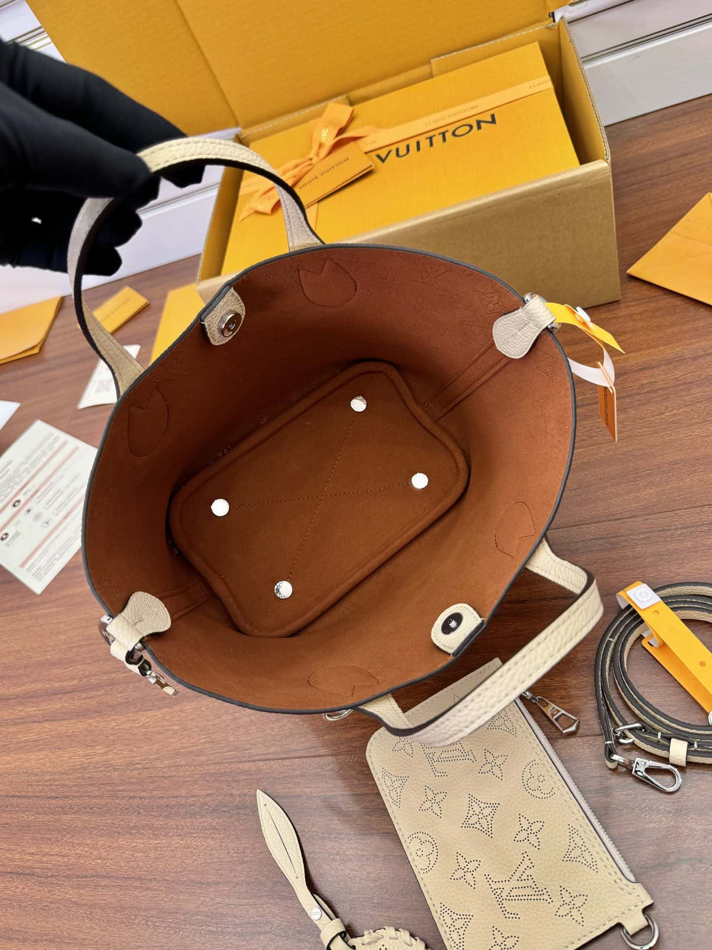 LV意大利A級皮料 M21909 BLOSSOM 小號手袋¥2480.00-頂級1:1精品高仿包包香港台灣批發價格推薦微信哪裡買