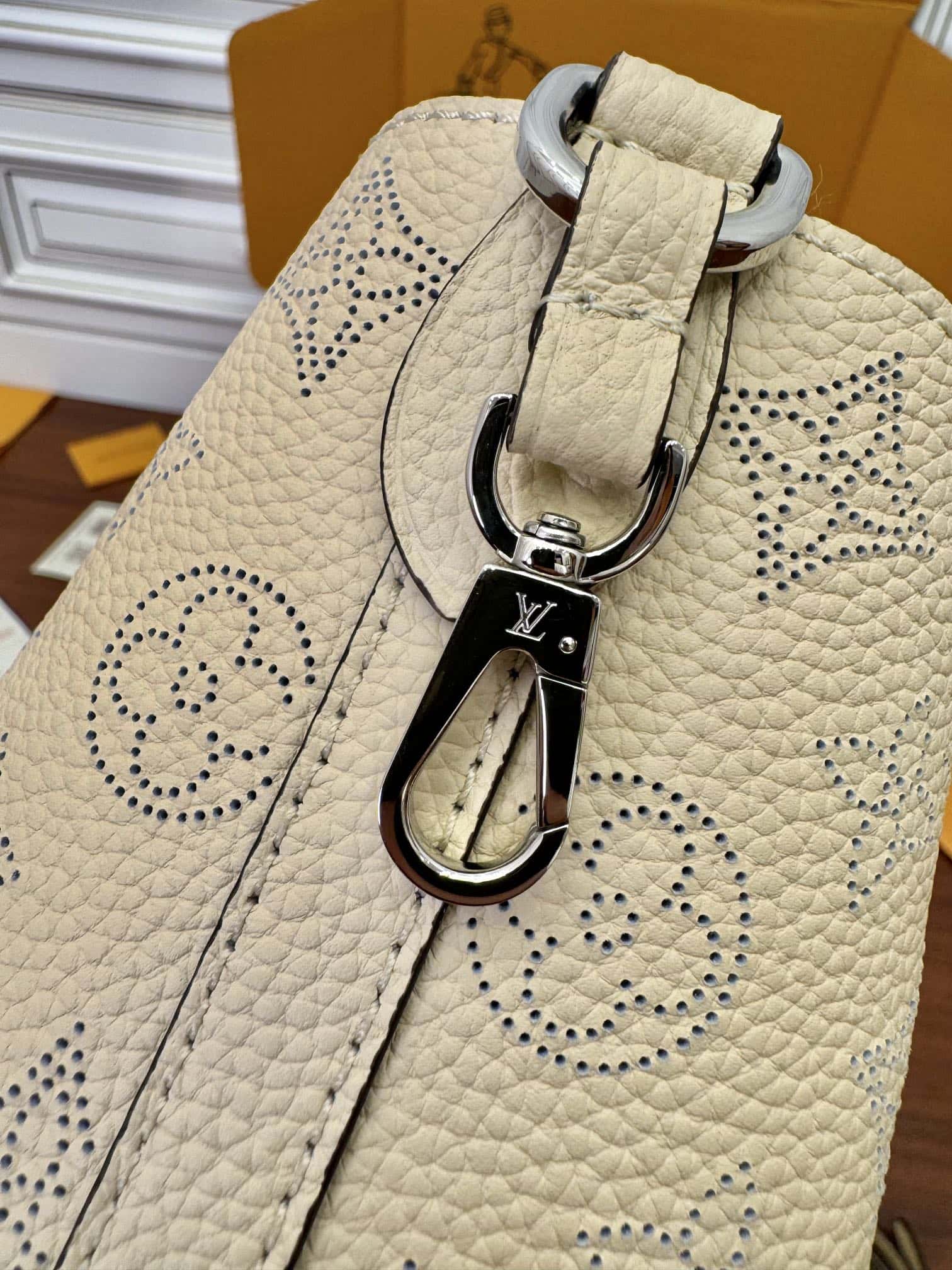 LV意大利A級皮料 M21909 BLOSSOM 小號手袋¥2480.00-頂級1:1精品高仿包包香港台灣批發價格推薦微信哪裡買