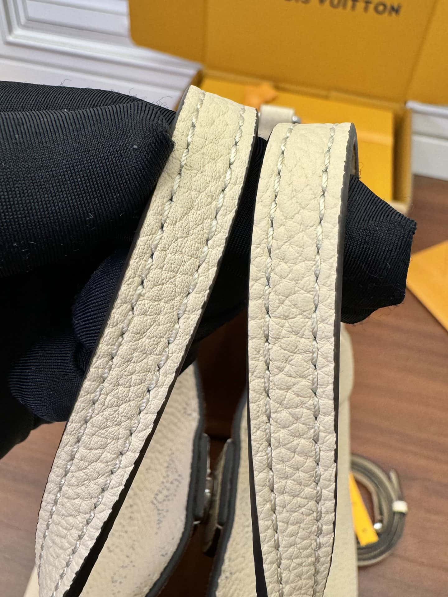 LV意大利A級皮料 M21909 BLOSSOM 小號手袋¥2480.00-頂級1:1精品高仿包包香港台灣批發價格推薦微信哪裡買