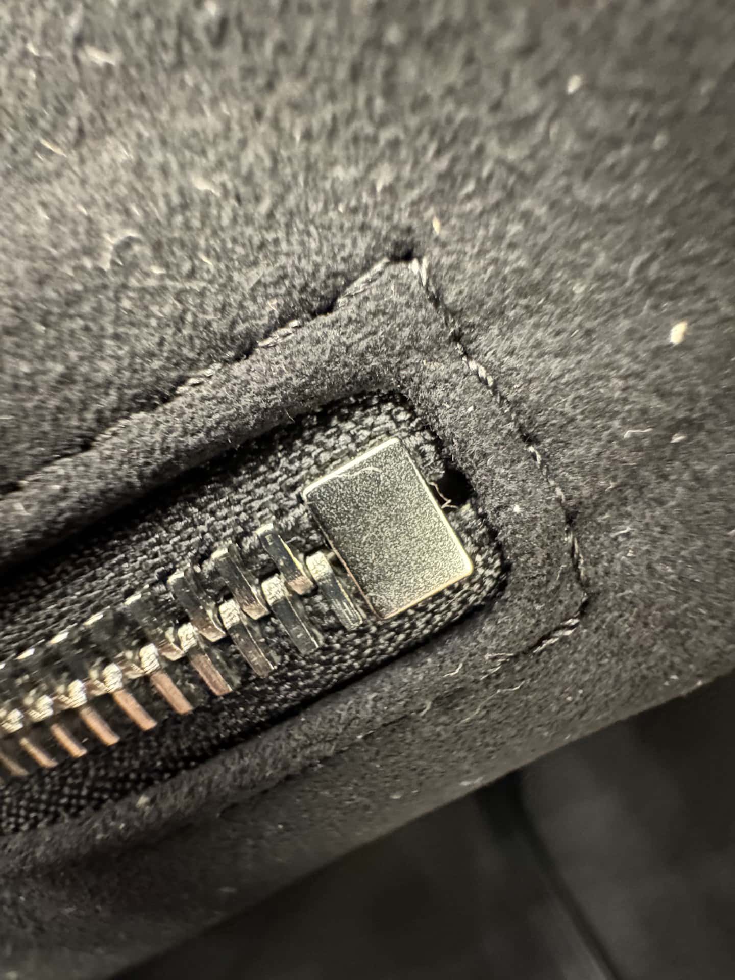 LV M25143 當季新款 CARRYALL DARK 中號手袋¥2480.00-頂級1:1精品高仿包包香港台灣批發價格推薦微信哪裡買