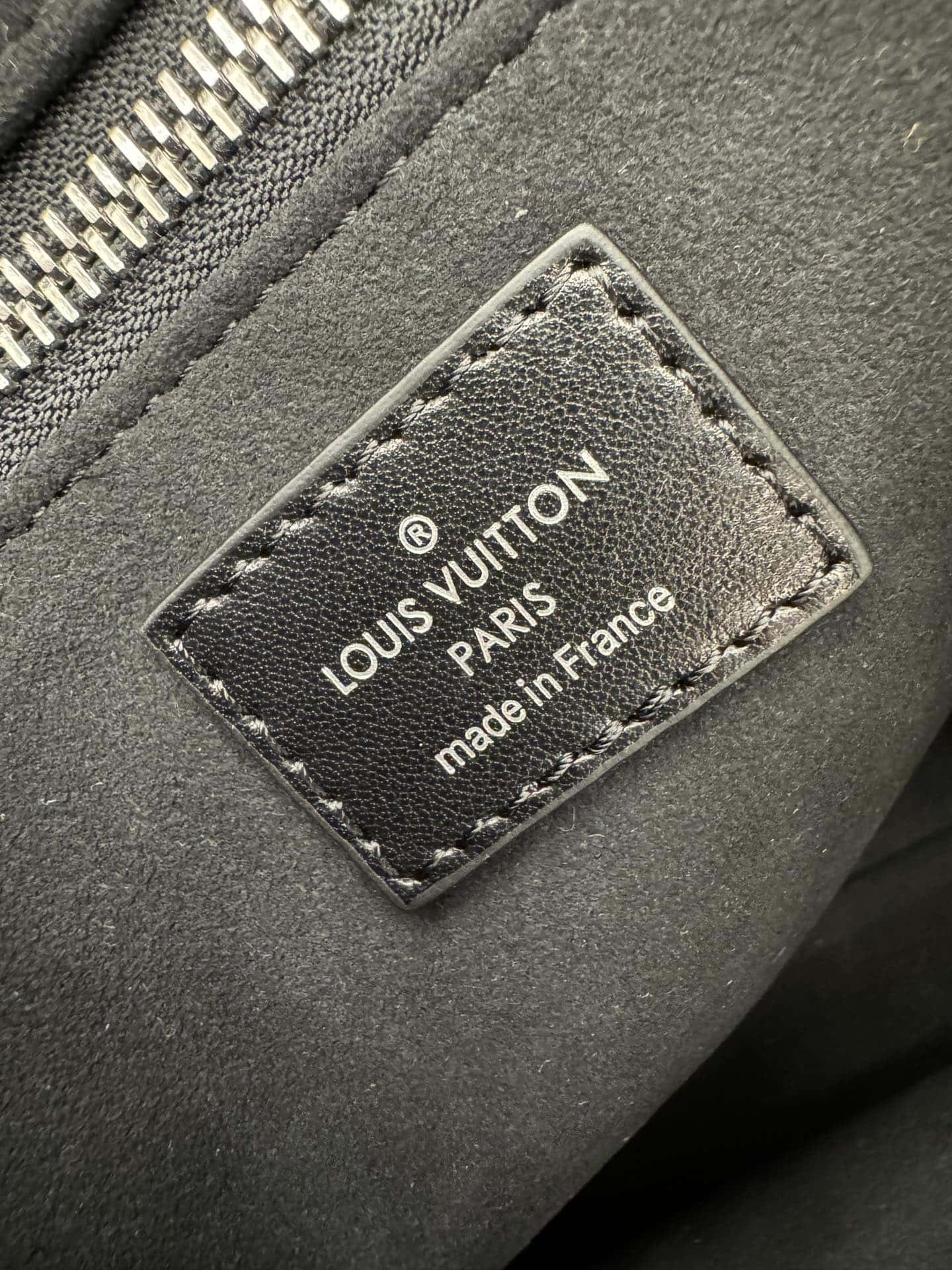 LV M25143 當季新款 CARRYALL DARK 中號手袋¥2480.00-頂級1:1精品高仿包包香港台灣批發價格推薦微信哪裡買