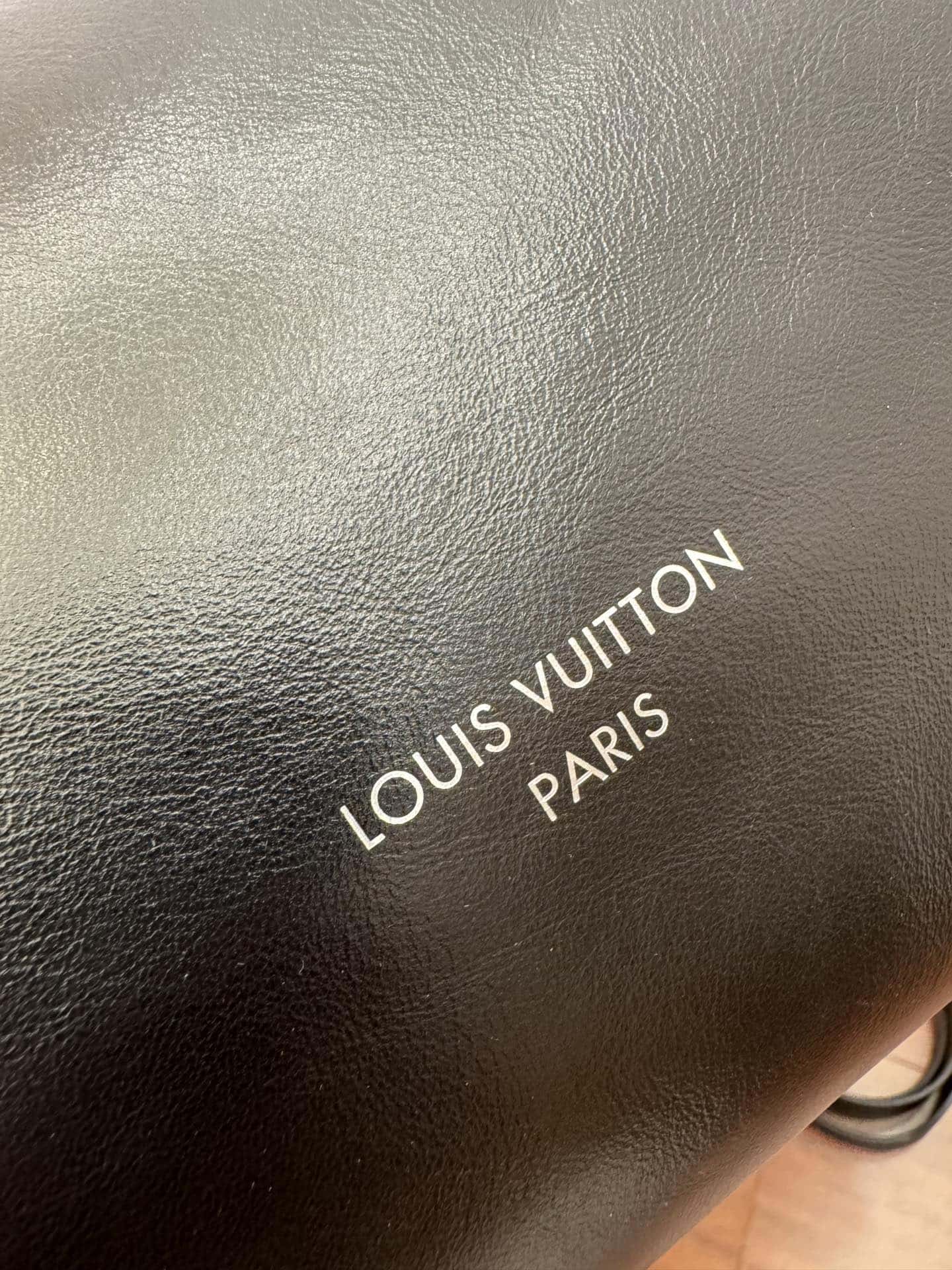 LV M25143 當季新款 CARRYALL DARK 中號手袋¥2480.00-頂級1:1精品高仿包包香港台灣批發價格推薦微信哪裡買