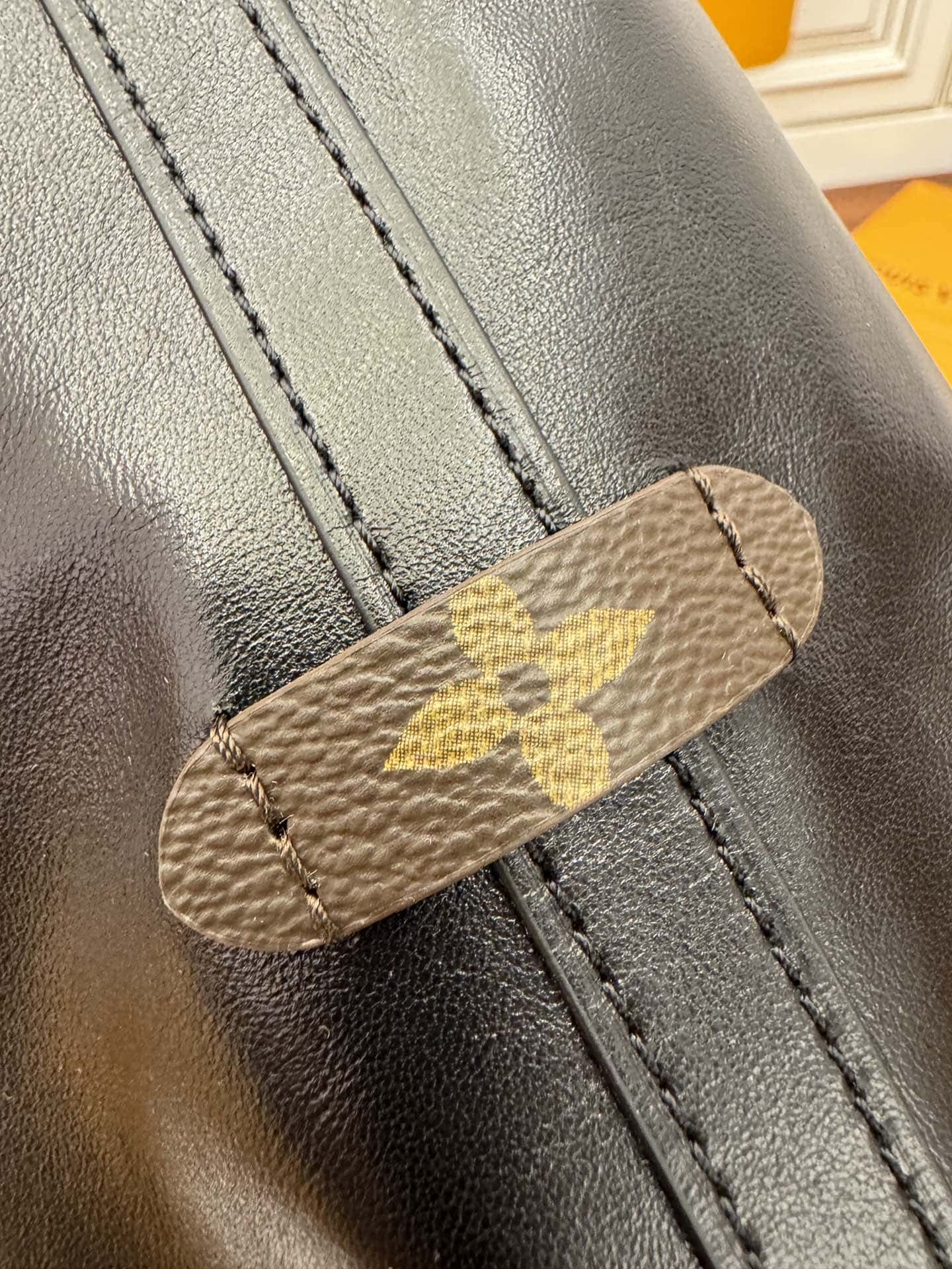 LV M25143 當季新款 CARRYALL DARK 中號手袋¥2480.00-頂級1:1精品高仿包包香港台灣批發價格推薦微信哪裡買