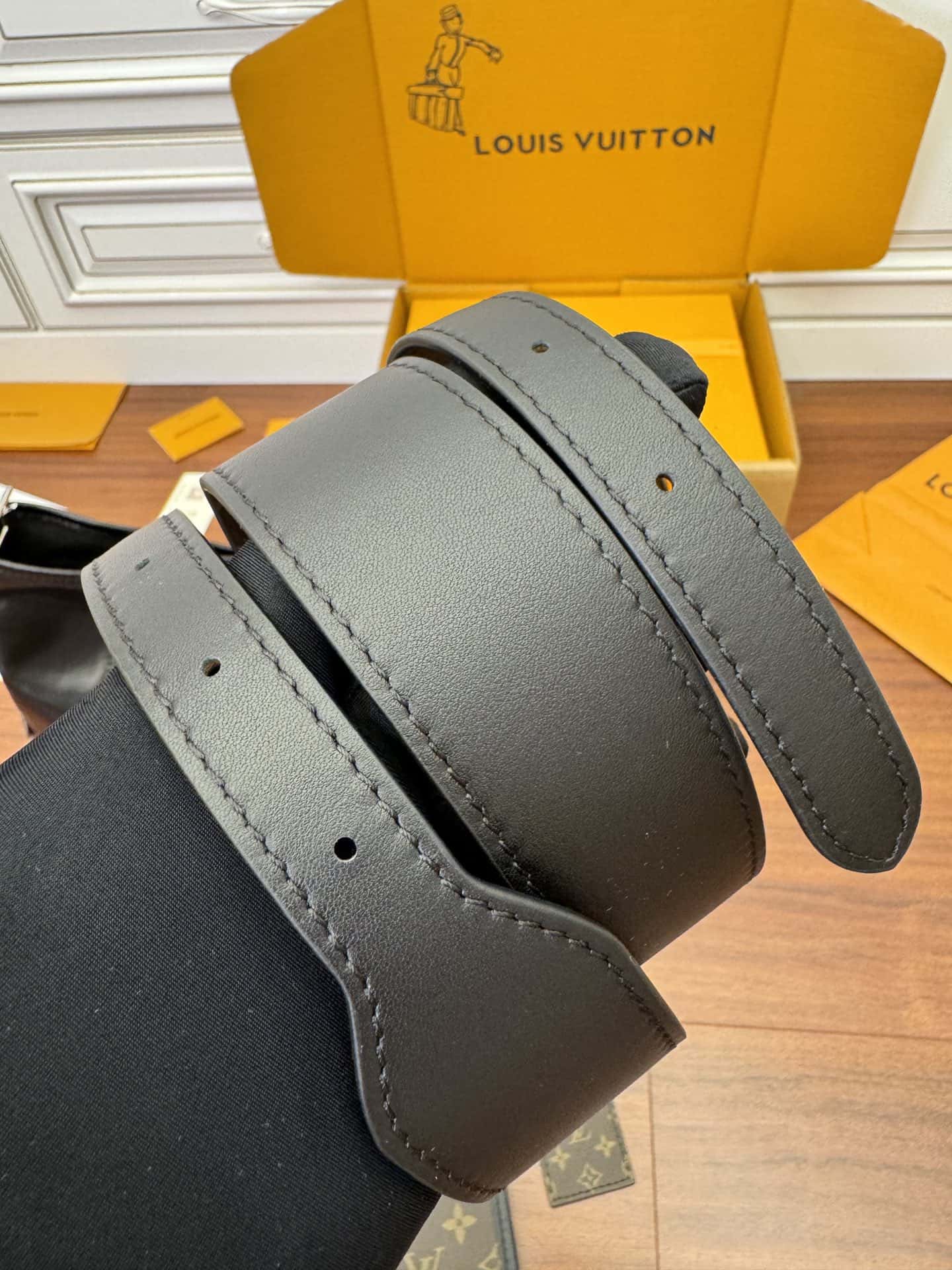 LV M25143 當季新款 CARRYALL DARK 中號手袋¥2480.00-頂級1:1精品高仿包包香港台灣批發價格推薦微信哪裡買