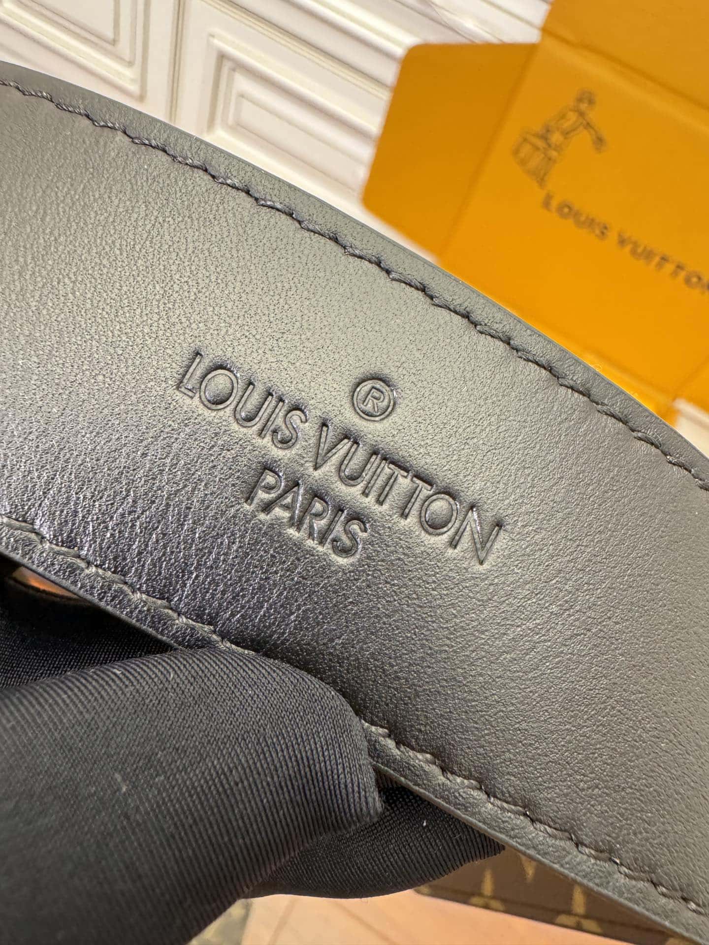 LV M25143 當季新款 CARRYALL DARK 中號手袋¥2480.00-頂級1:1精品高仿包包香港台灣批發價格推薦微信哪裡買