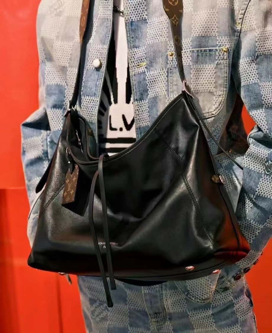 LV M25143 當季新款 CARRYALL DARK 中號手袋¥2480.00-頂級1:1精品高仿包包香港台灣批發價格推薦微信哪裡買