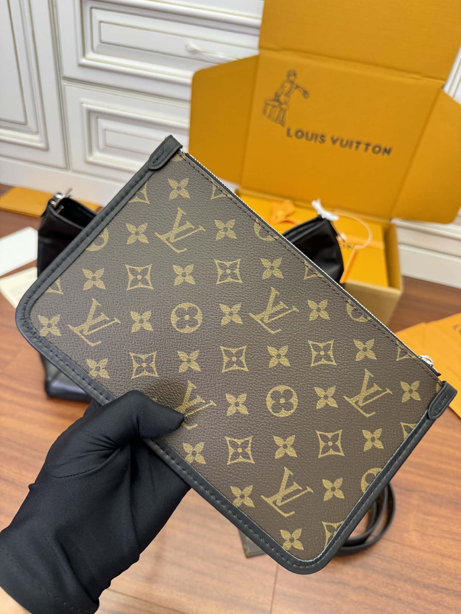 LV M25143 當季新款 CARRYALL DARK 中號手袋¥2480.00-頂級1:1精品高仿包包香港台灣批發價格推薦微信哪裡買