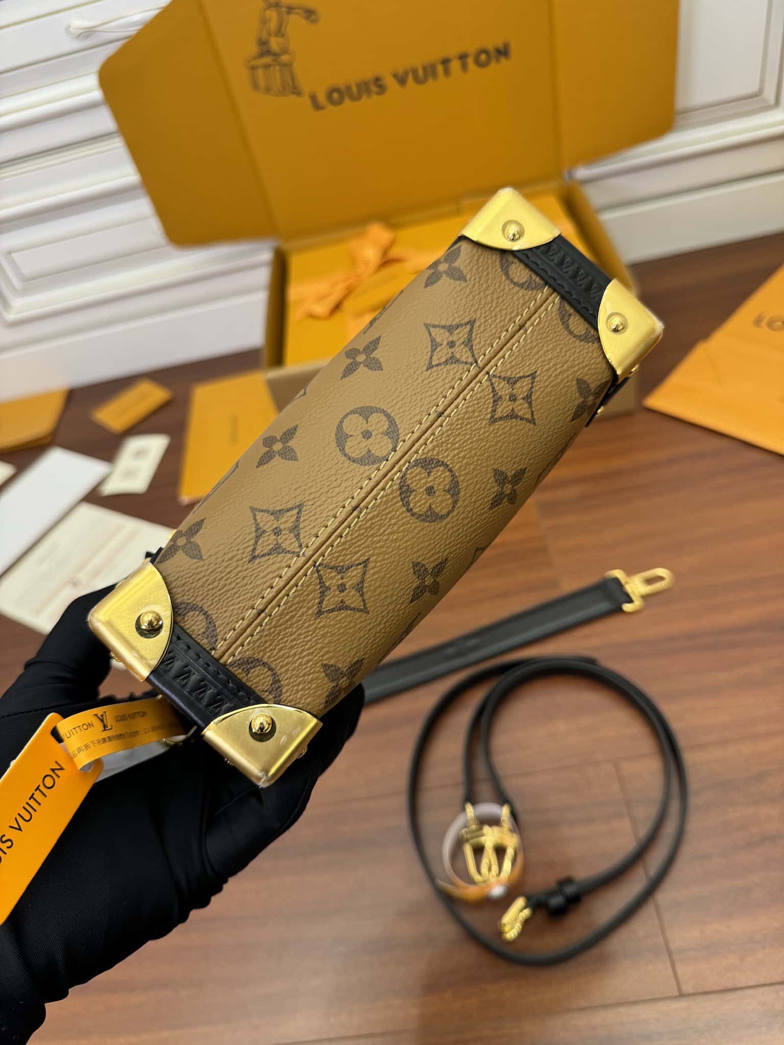 LV M47139 South Asia Exclusive Side Trunk PM專櫃同步¥2,380.00-頂級1:1精品高仿包包香港台灣批發價格推薦微信哪裡買