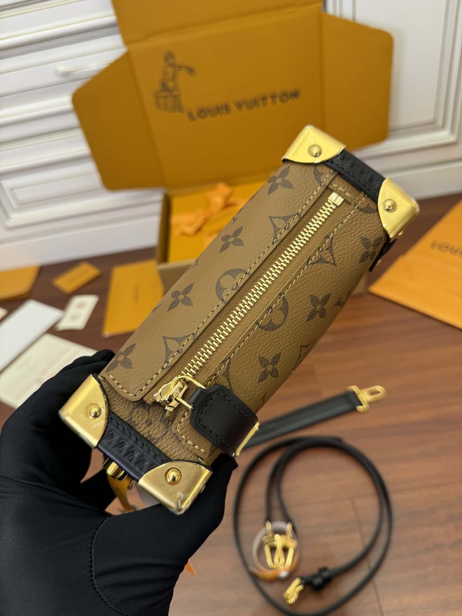 LV M47139 South Asia Exclusive Side Trunk PM專櫃同步¥2,380.00-頂級1:1精品高仿包包香港台灣批發價格推薦微信哪裡買