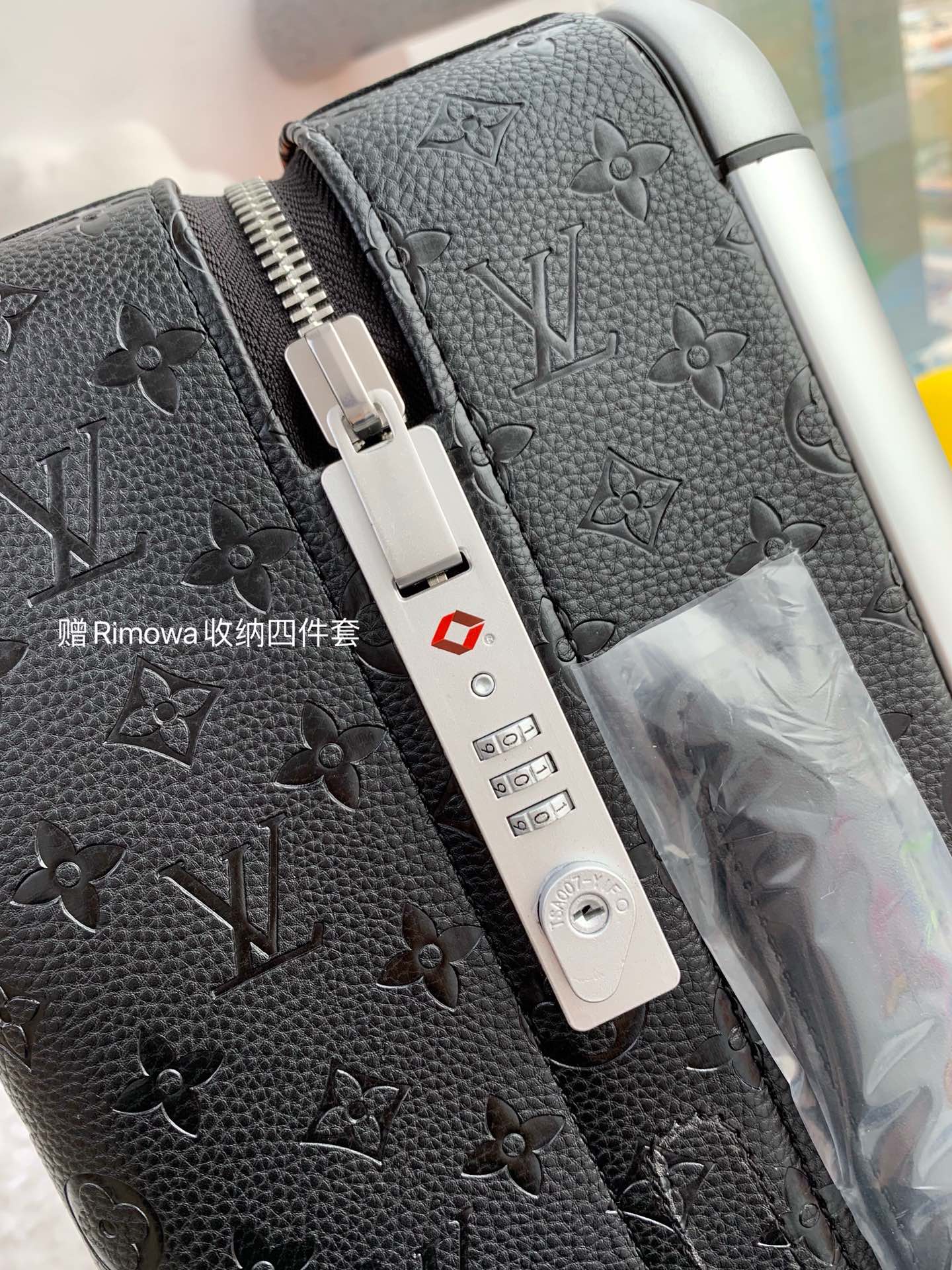 LV路易威登HORIZON 四輪拉桿箱M23203¥5480.00-頂級1:1精品高仿包包香港台灣批發價格推薦微信哪裡買