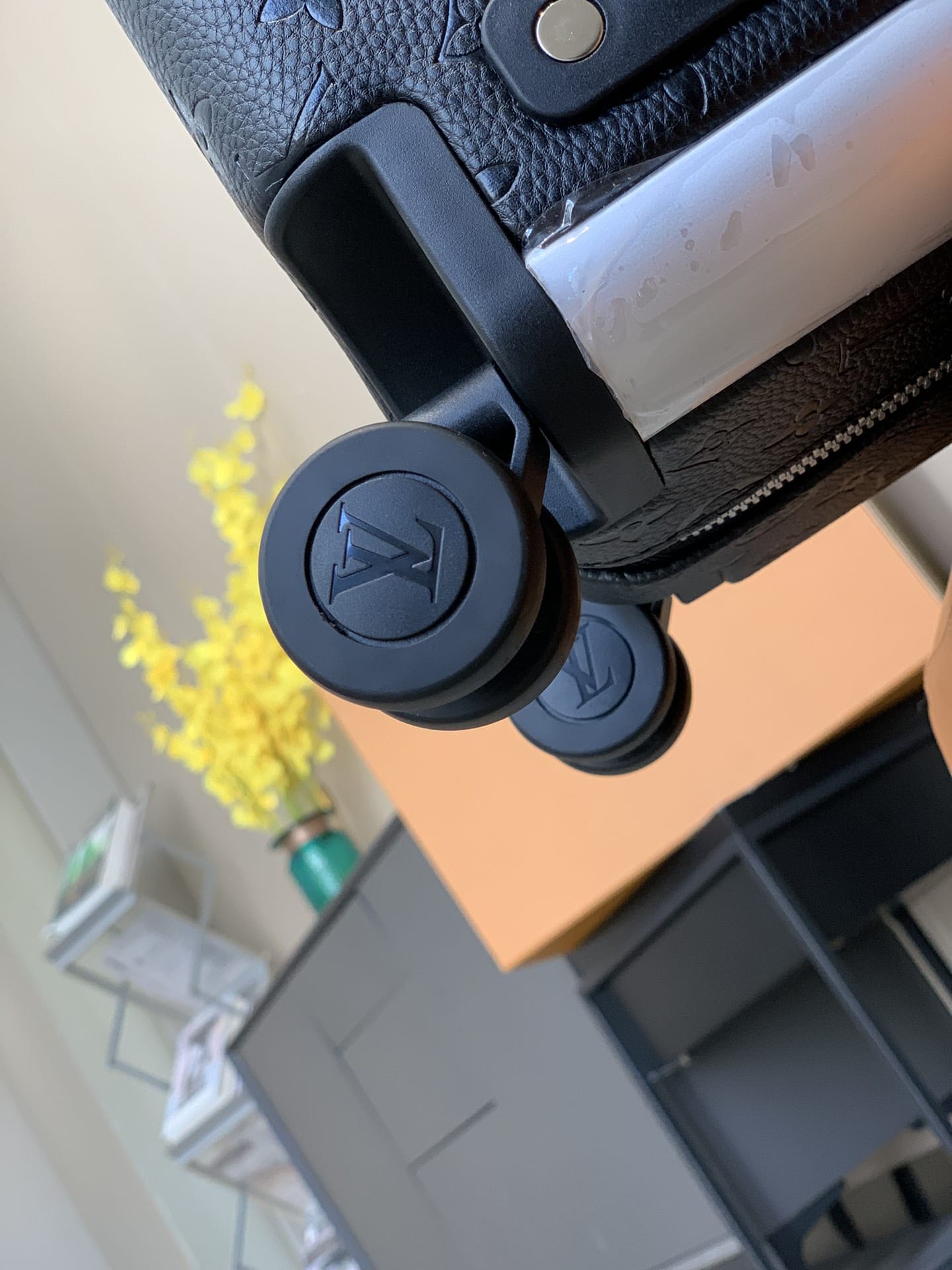 LV路易威登HORIZON 四輪拉桿箱¥5480.00-頂級1:1精品高仿包包香港台灣批發價格推薦微信哪裡買