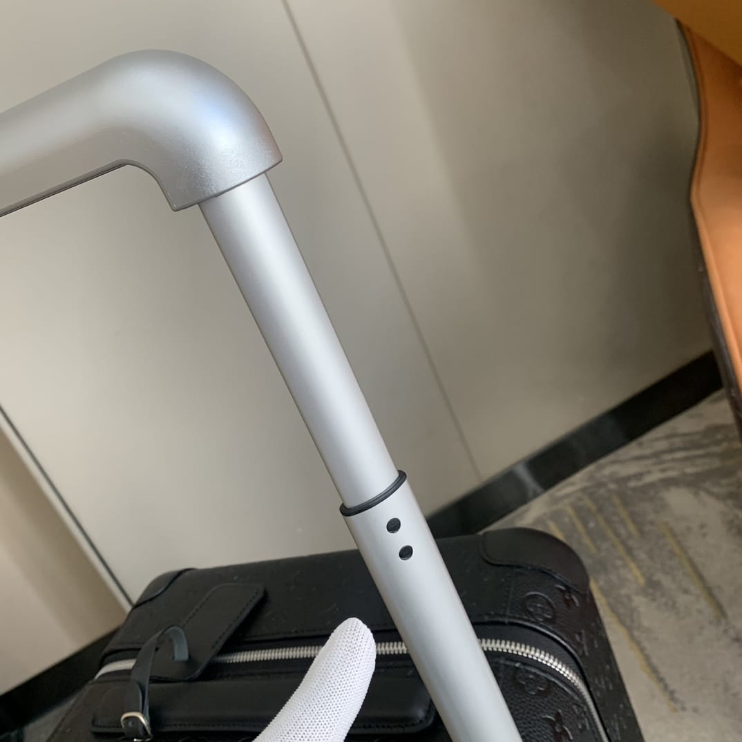 LV路易威登HORIZON 四輪拉桿箱¥5480.00-頂級1:1精品高仿包包香港台灣批發價格推薦微信哪裡買