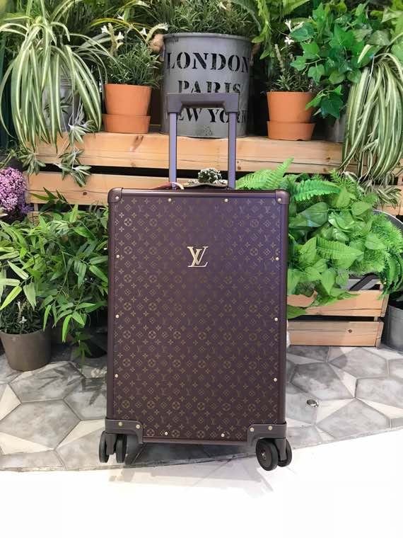 LV路易威登碳纖維四輪拉桿箱¥5480.00-頂級1:1精品高仿包包香港台灣批發價格推薦微信哪裡買