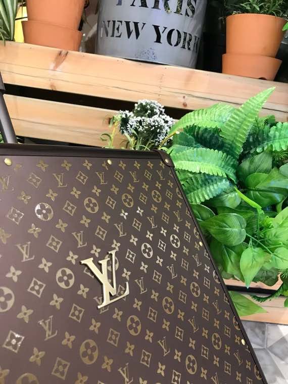 LV路易威登碳纖維四輪拉桿箱¥5480.00-頂級1:1精品高仿包包香港台灣批發價格推薦微信哪裡買