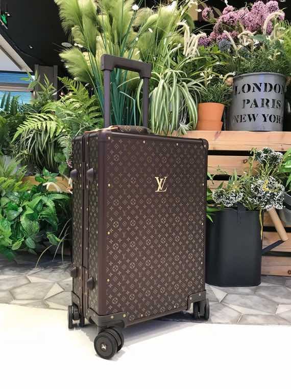 LV路易威登碳纖維四輪拉桿箱¥5480.00-頂級1:1精品高仿包包香港台灣批發價格推薦微信哪裡買