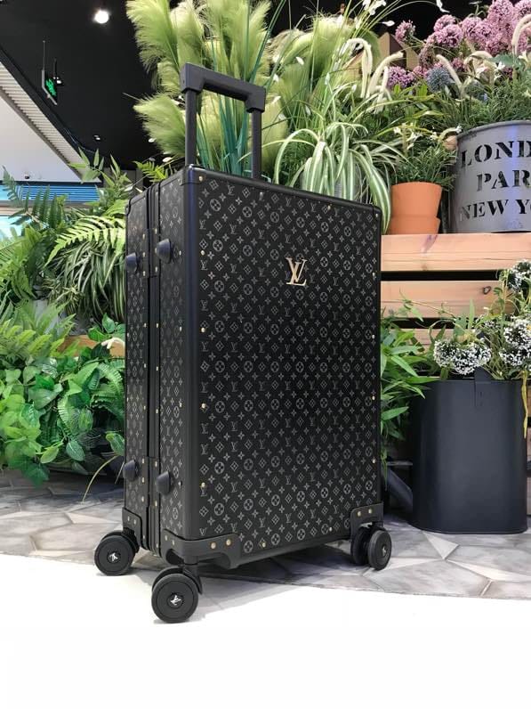 LV路易威登碳纖維四輪拉桿箱¥5480.00-頂級1:1精品高仿包包香港台灣批發價格推薦微信哪裡買