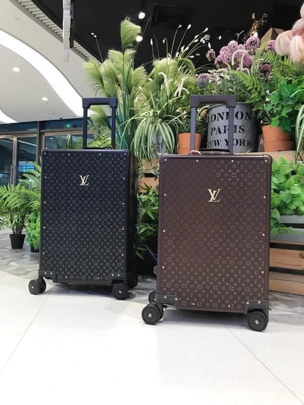 LV路易威登碳纖維四輪拉桿箱¥5480.00-頂級1:1精品高仿包包香港台灣批發價格推薦微信哪裡買