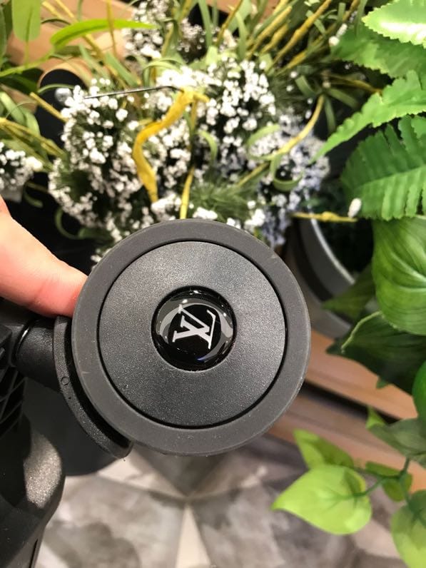 LV路易威登碳纖維四輪拉桿箱¥5480.00-頂級1:1精品高仿包包香港台灣批發價格推薦微信哪裡買