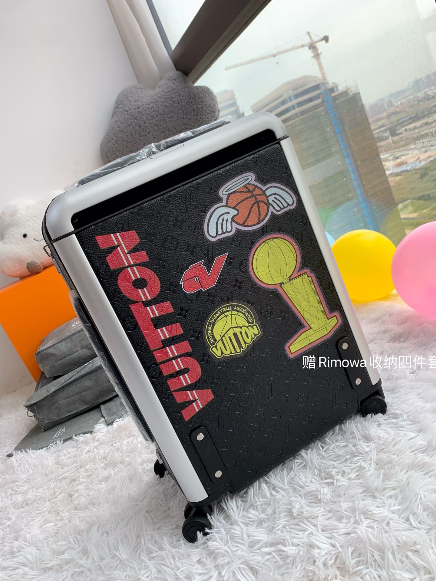 LV路易威登HORIZON 四輪拉桿箱M23203¥5480.00-頂級1:1精品高仿包包香港台灣批發價格推薦微信哪裡買